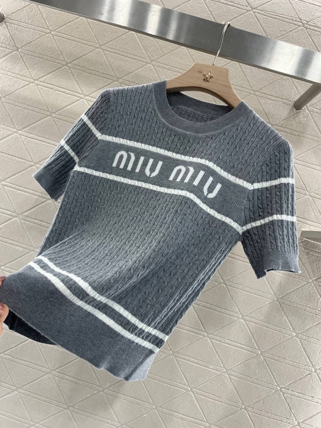 MI*MI* Letter jacquard striped twisted round neck knitted short sleeves