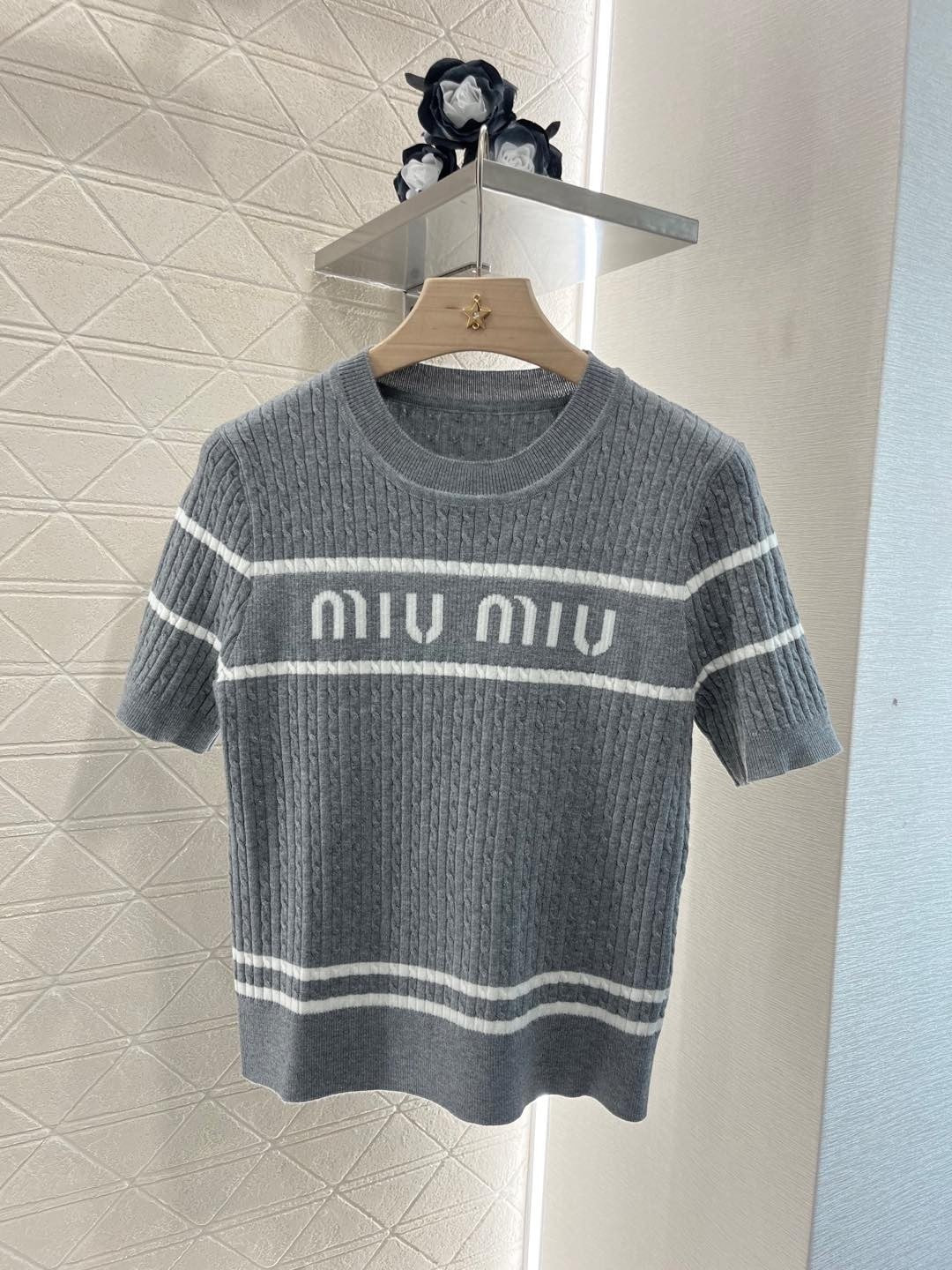 MI*MI* Letter jacquard striped twisted round neck knitted short sleeves