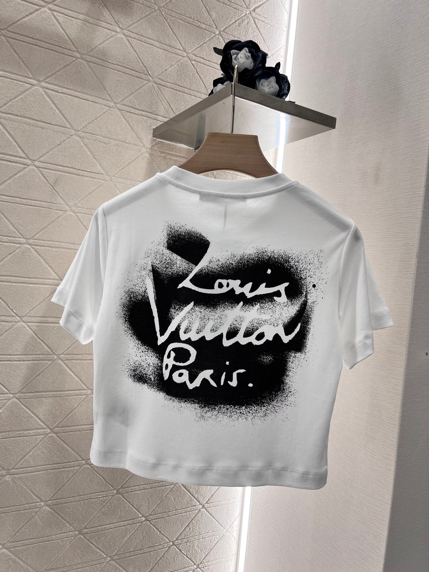 L* New Round Neck Printed Chain T-shirt Made of Cotton