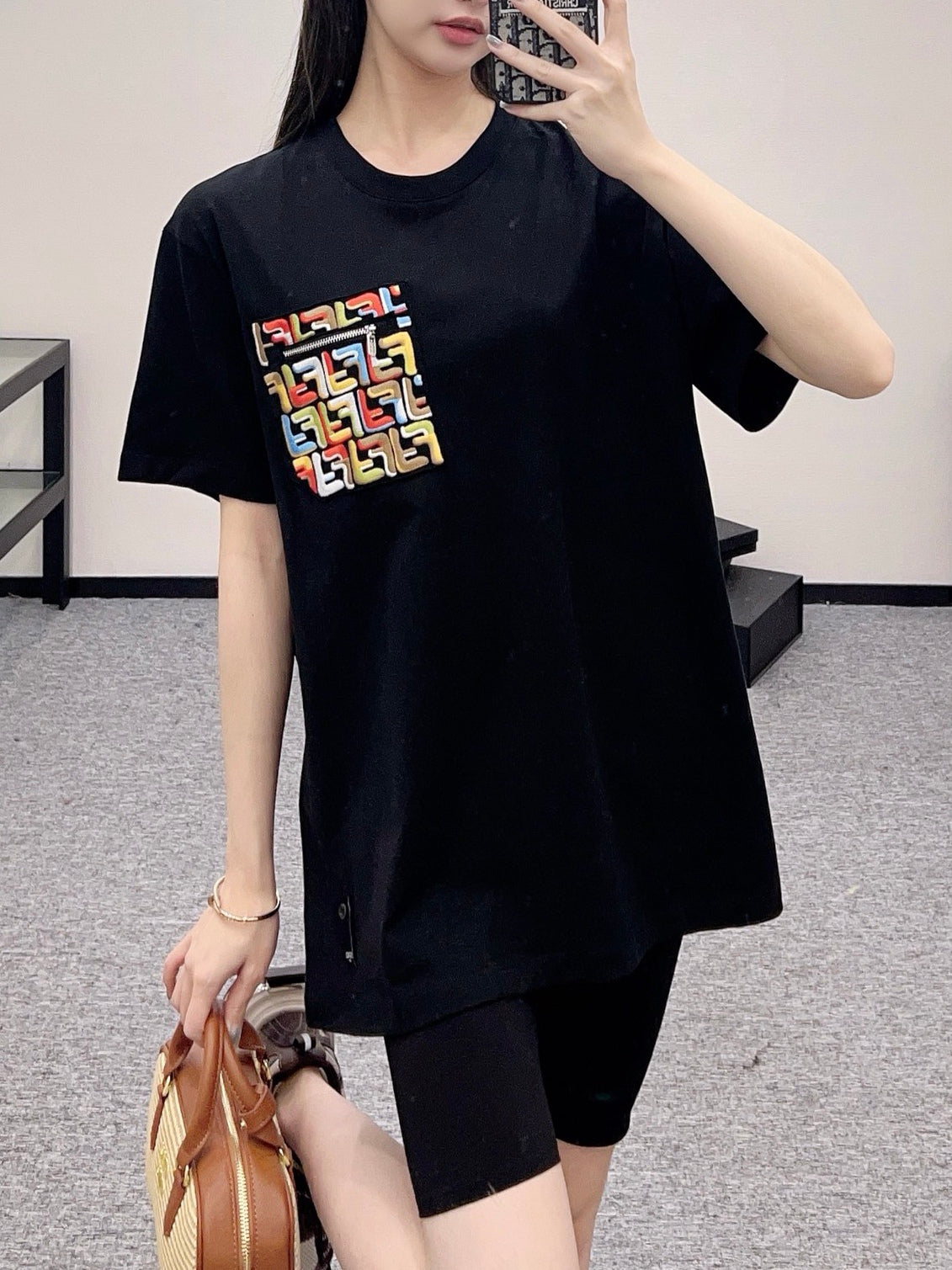 newest embroidered zipper pocket T-shirt