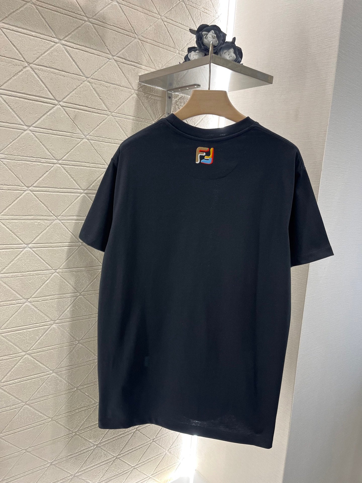 newest embroidered zipper pocket T-shirt