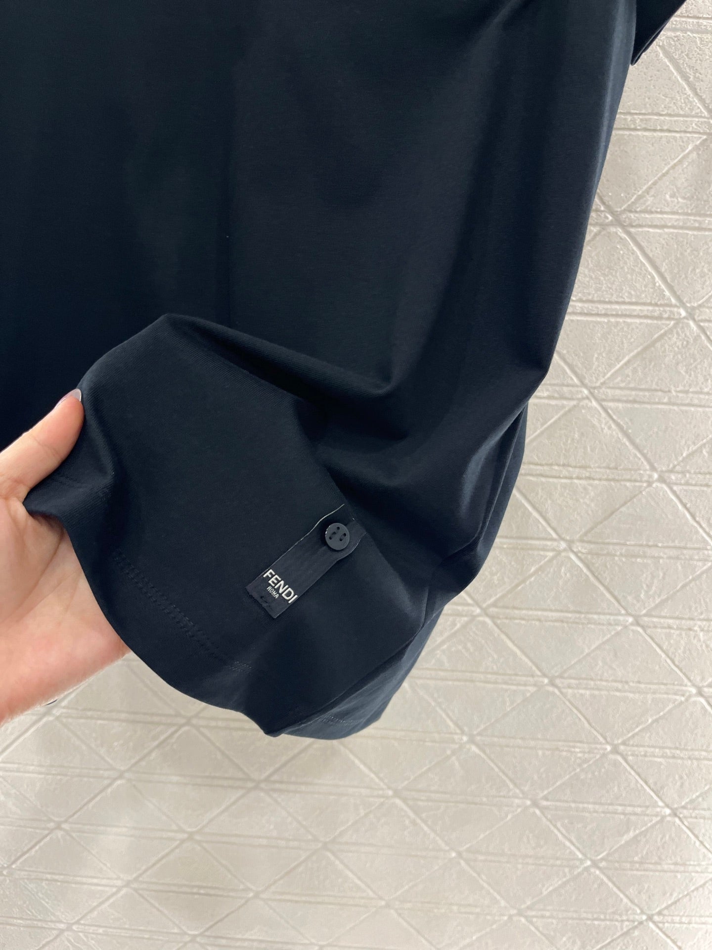newest embroidered zipper pocket T-shirt
