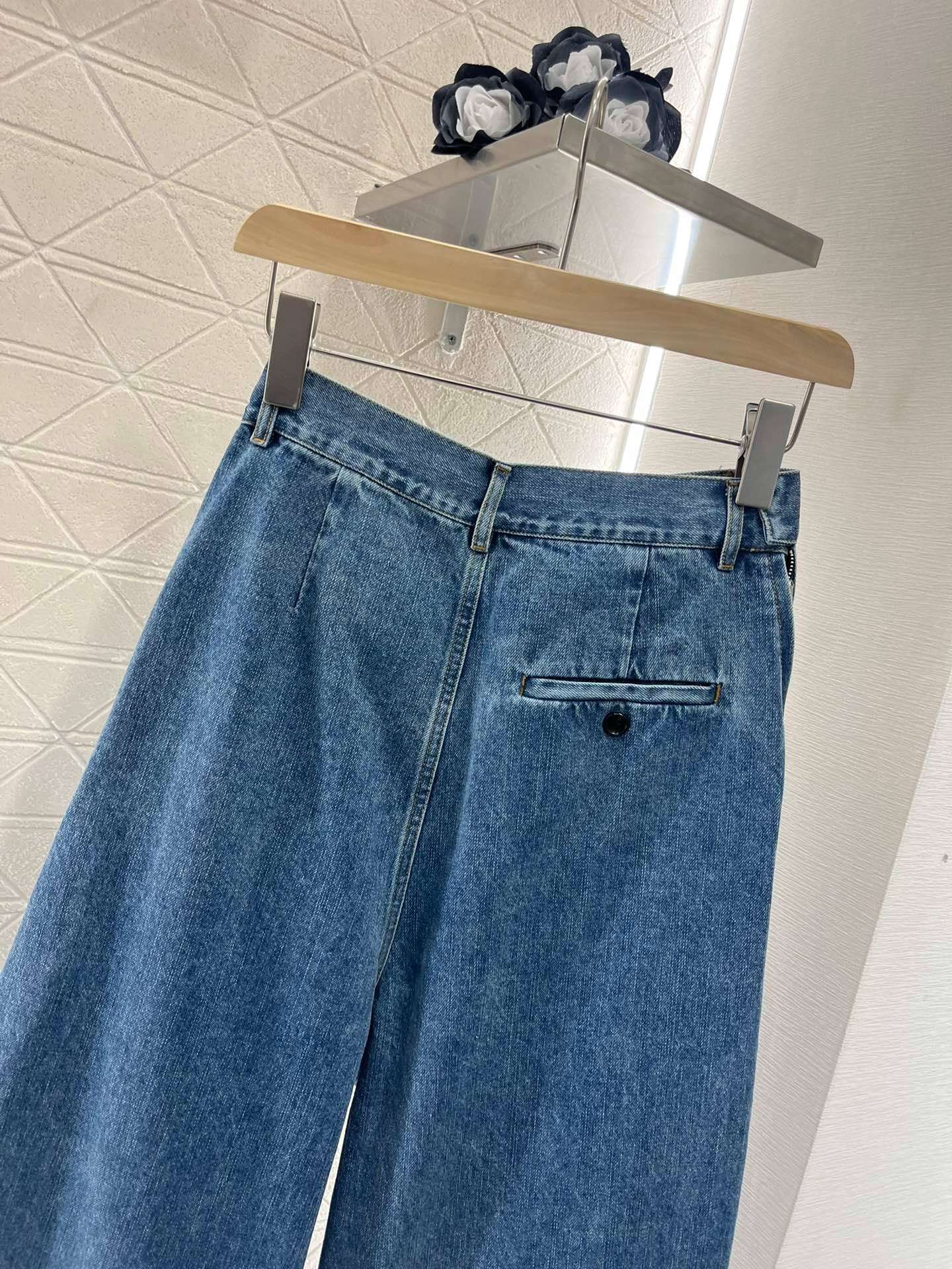 New Arrival Leather Label Stylish Denim Pants