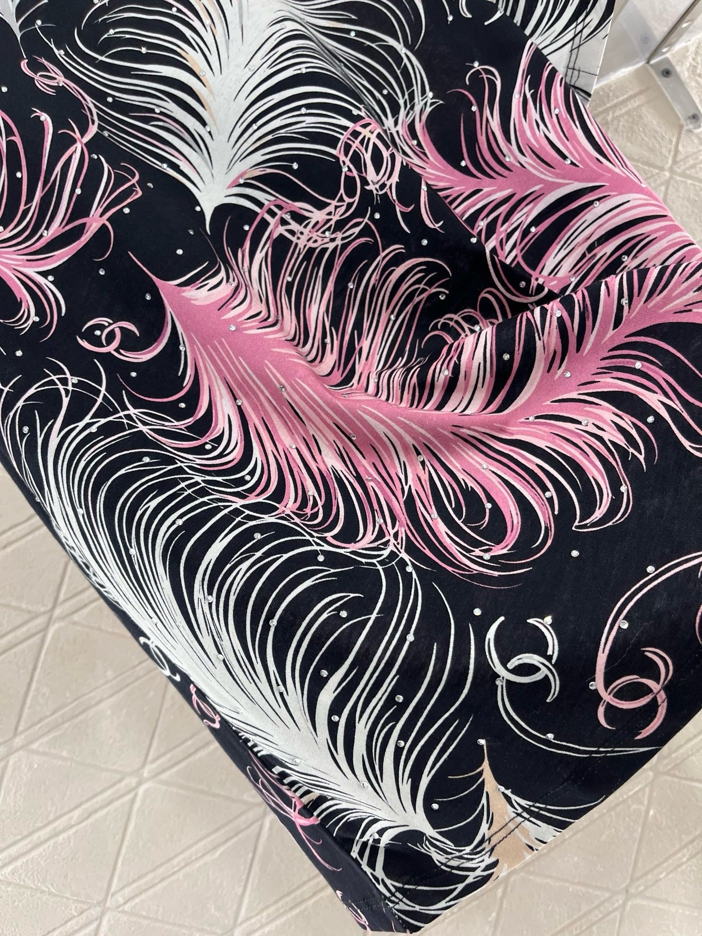C* 2025SS New Feather Hot Diamond Printing