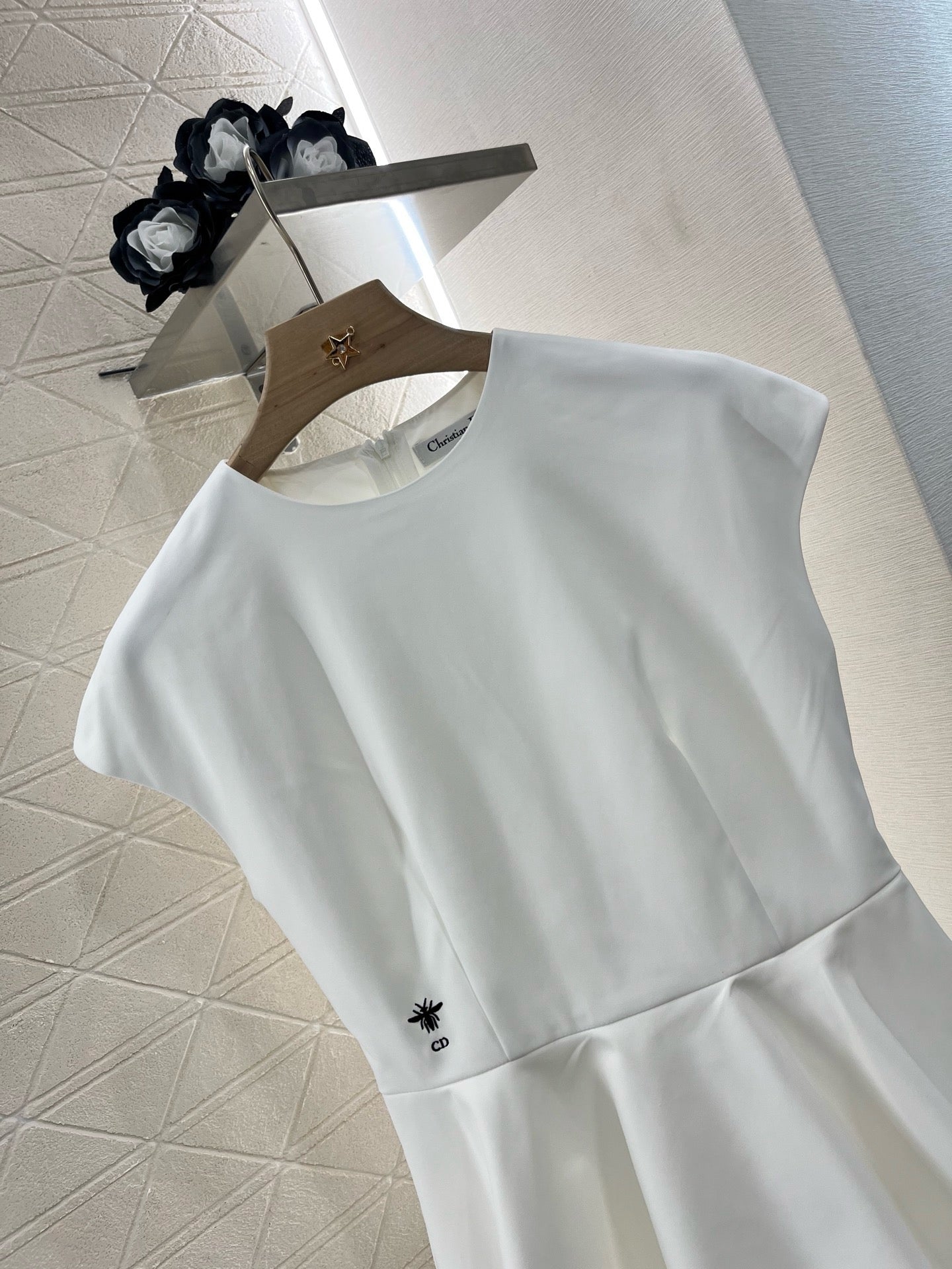 D* new product ruffle sleeveless dress