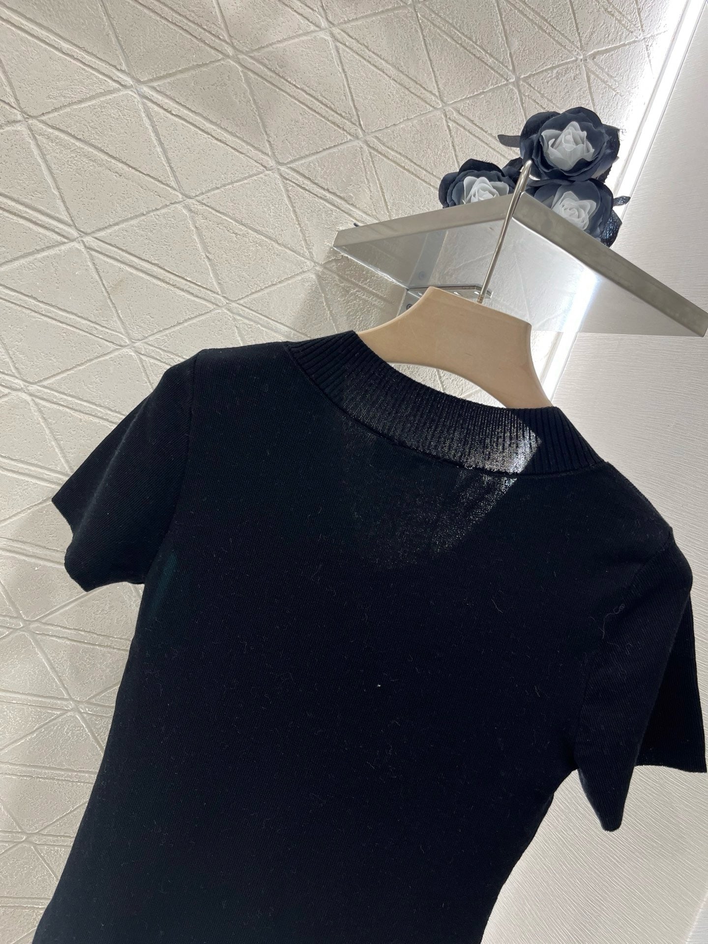 MI*MI*2025SS New V-neck Slim Fit Knit Short Sleeve