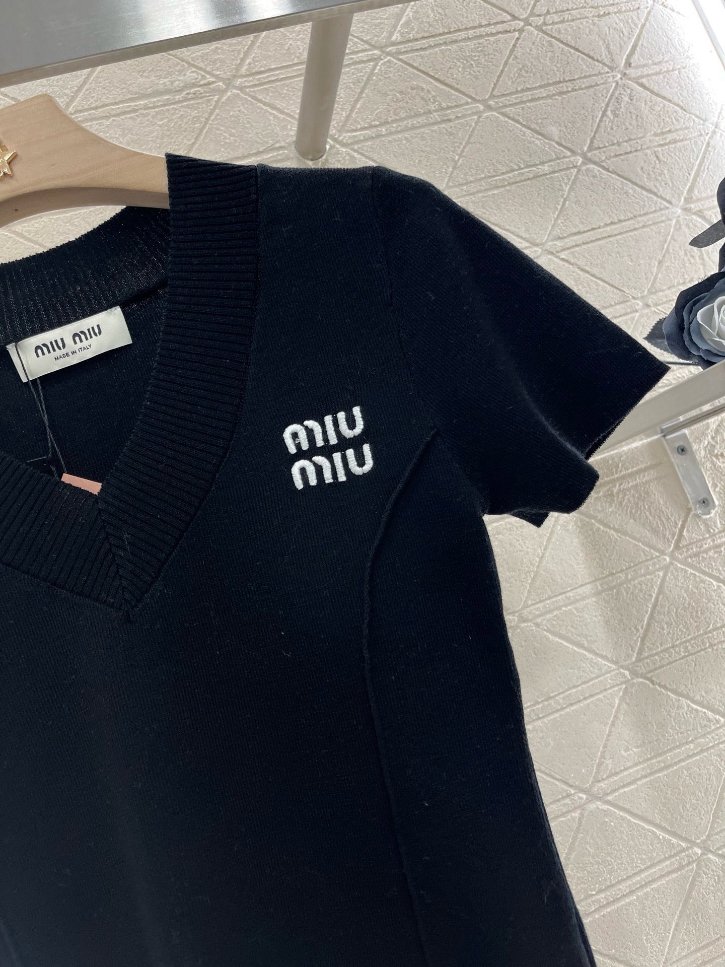 MI*MI*2025SS New V-neck Slim Fit Knit Short Sleeve