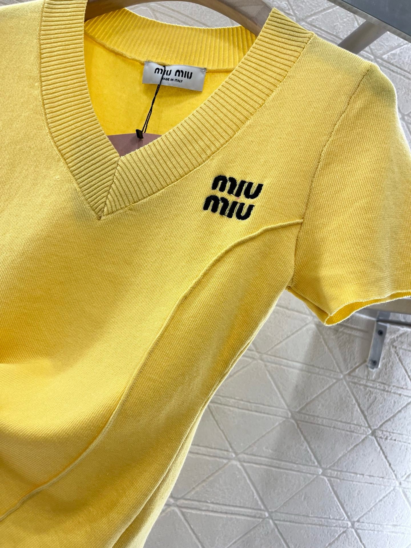 MI*MI*2025SS New V-neck Slim Fit Knit Short Sleeve