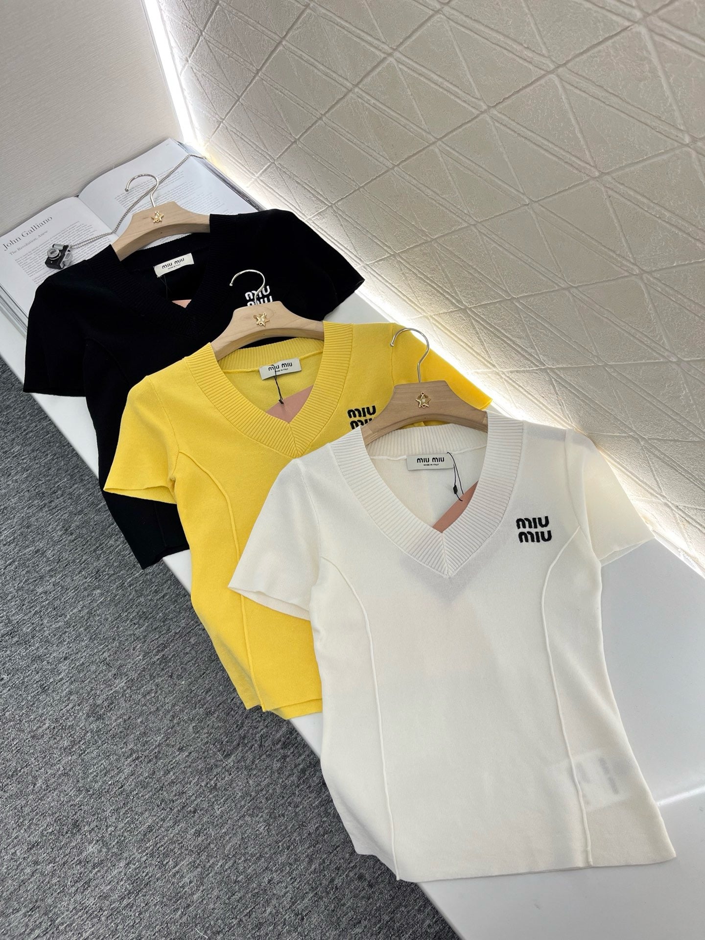 MI*MI*2025SS New V-neck Slim Fit Knit Short Sleeve