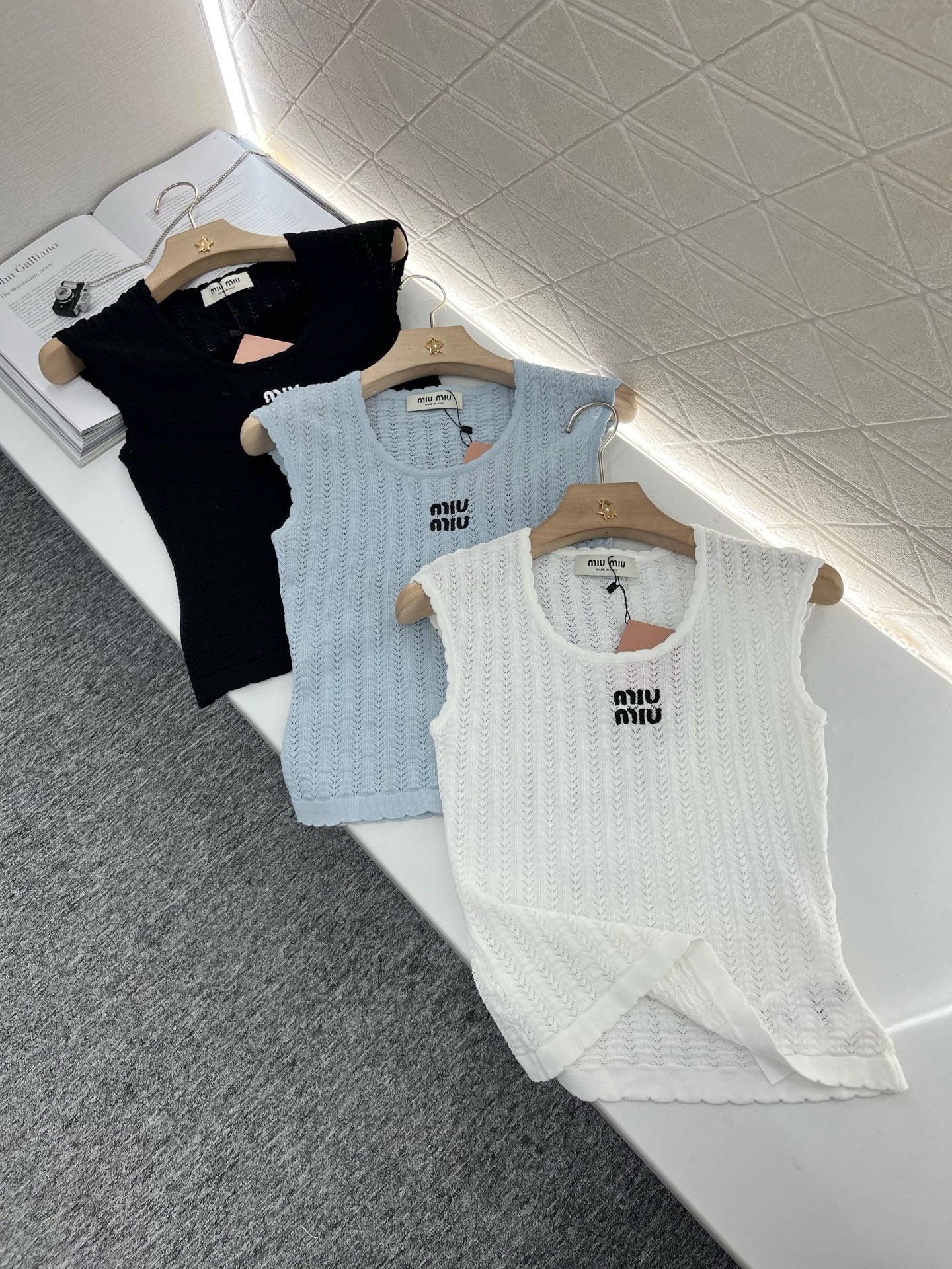 MI*MI*2025ss New Arrival Hollow Lace Knitted Vest