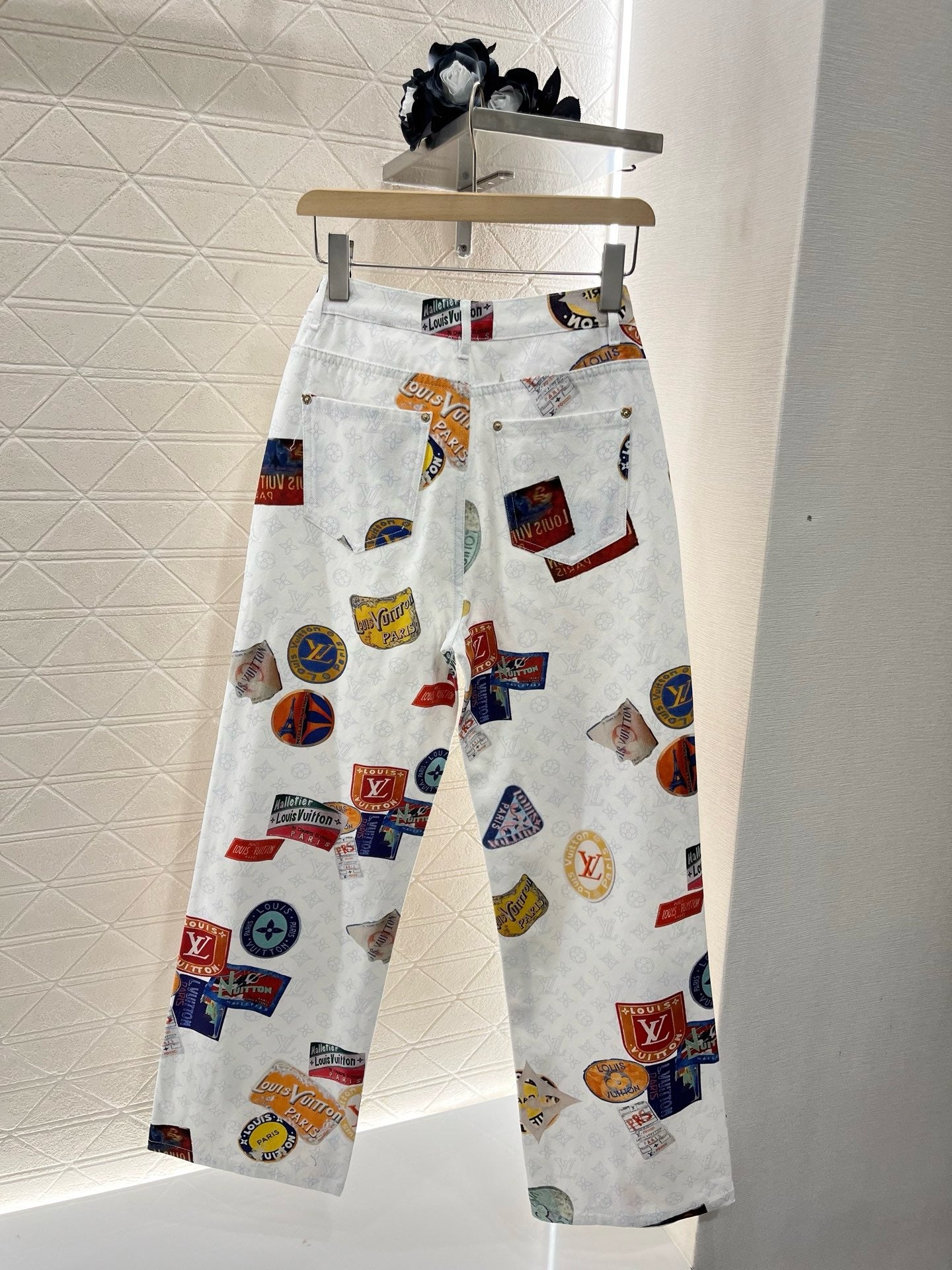 L*New Arrivals White Jeans with Lettering Print