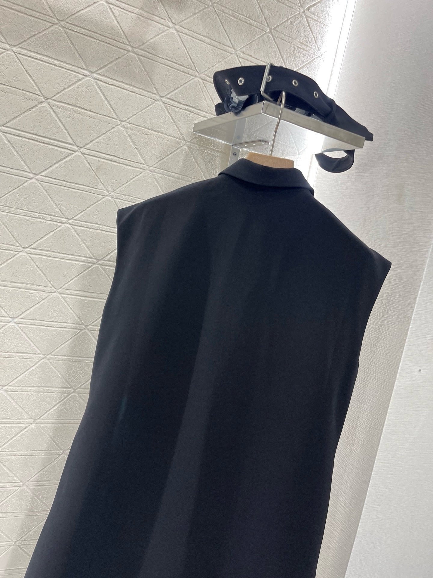 D*New Lapel Sleeveless Black Dress