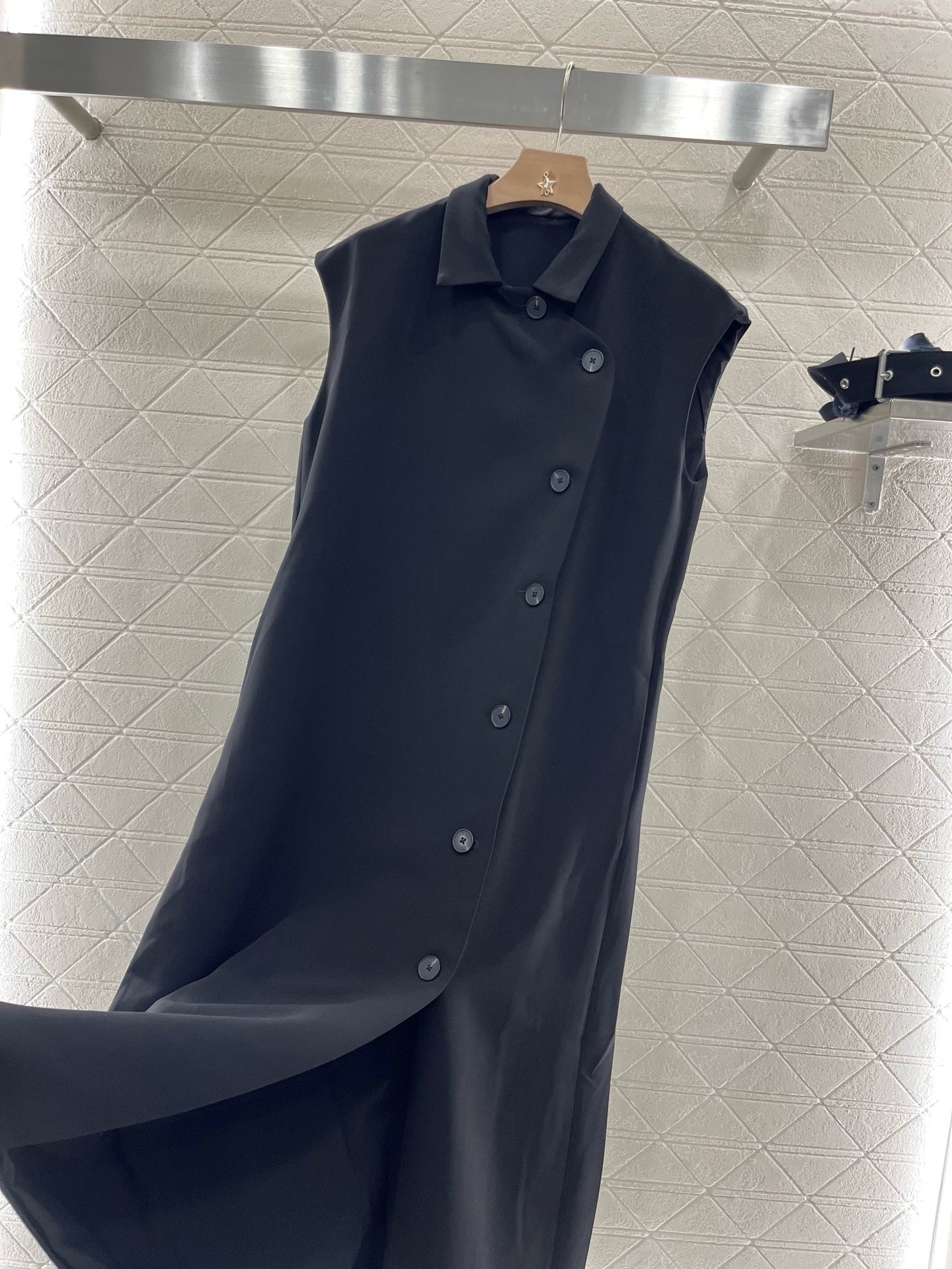D*New Lapel Sleeveless Black Dress