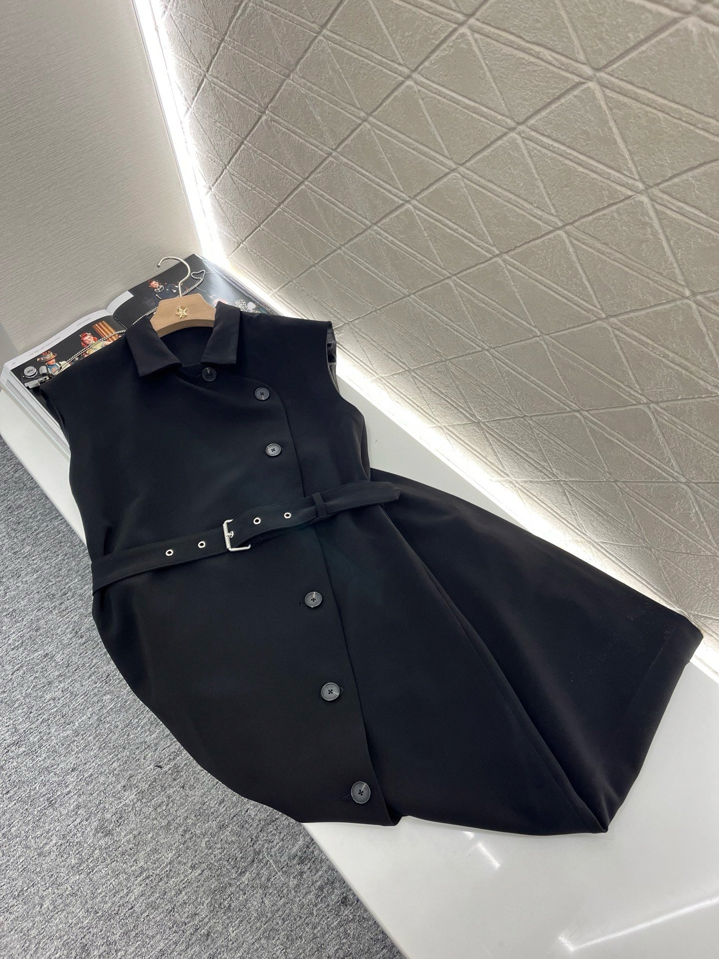 D*New Lapel Sleeveless Black Dress