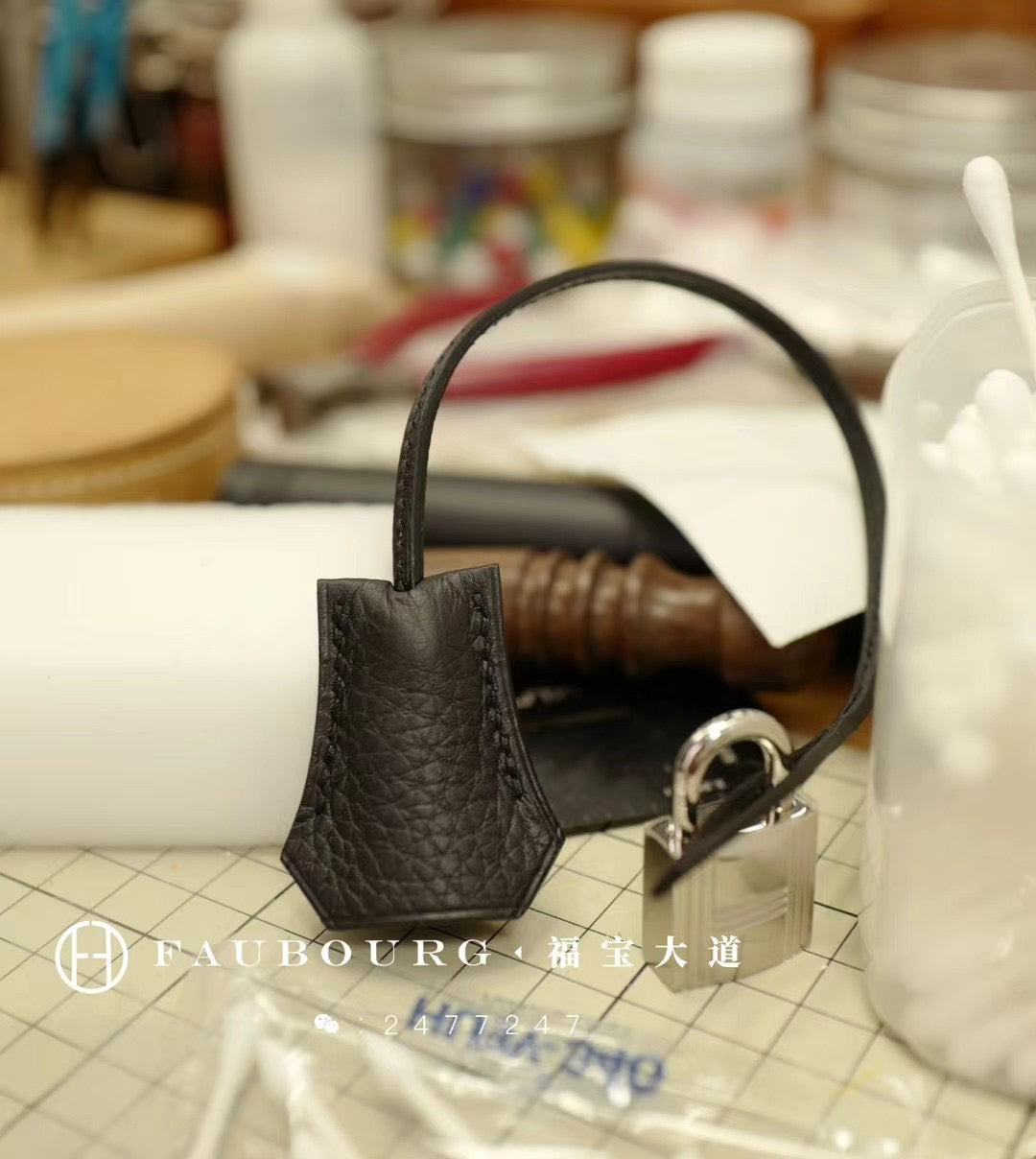 Hand-stitched TOGO leather black