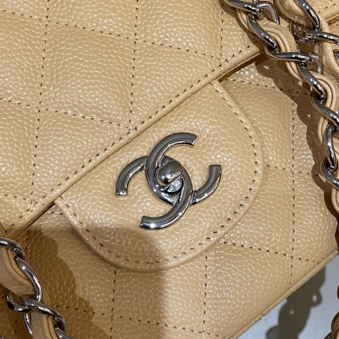 CH LARGE CLASSIC HANDBAG 30 Grained Calfskin Apricot