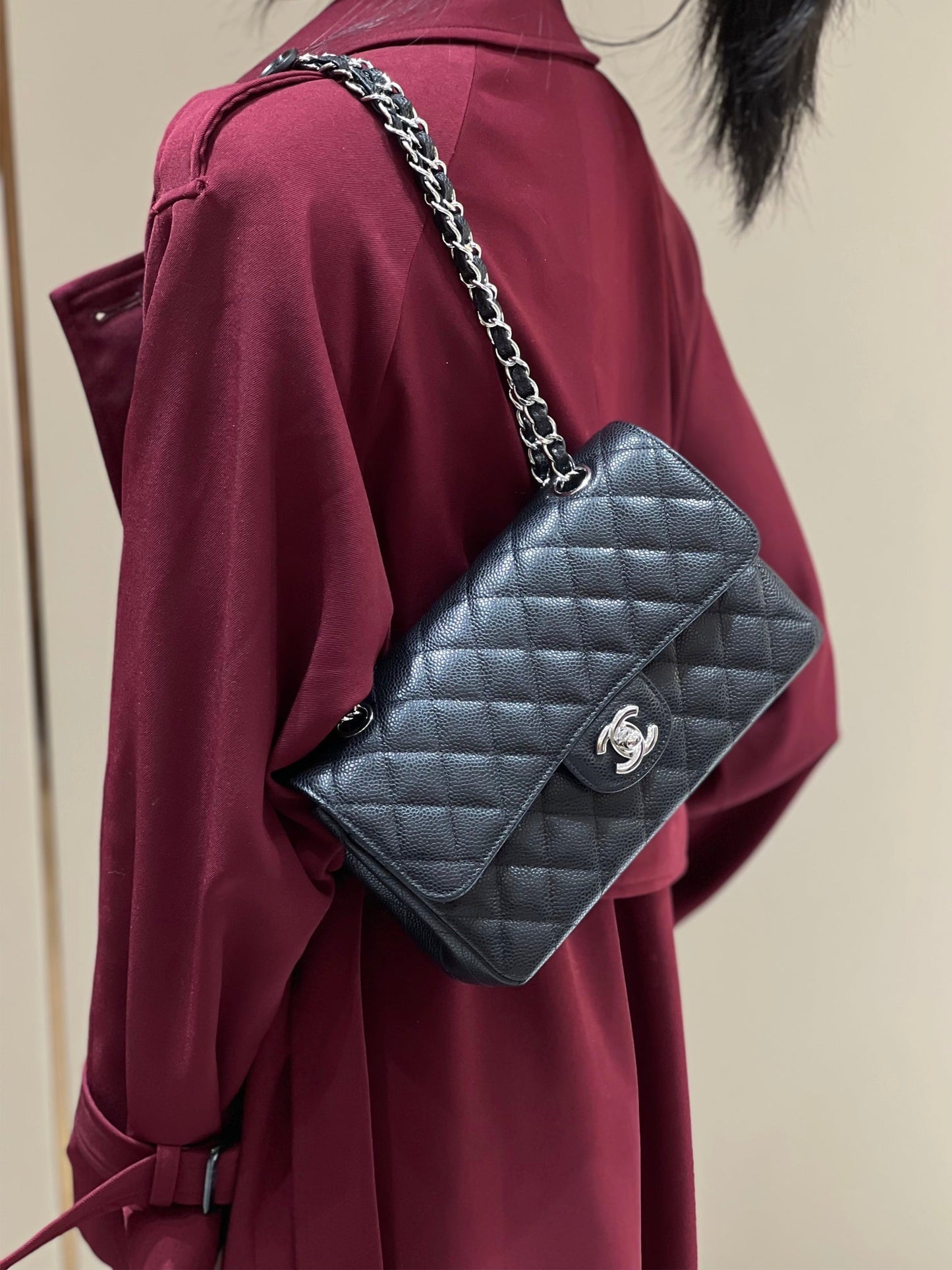 CH SMALL CLASSIC HANDBAG 23 Grained Calfskin Black