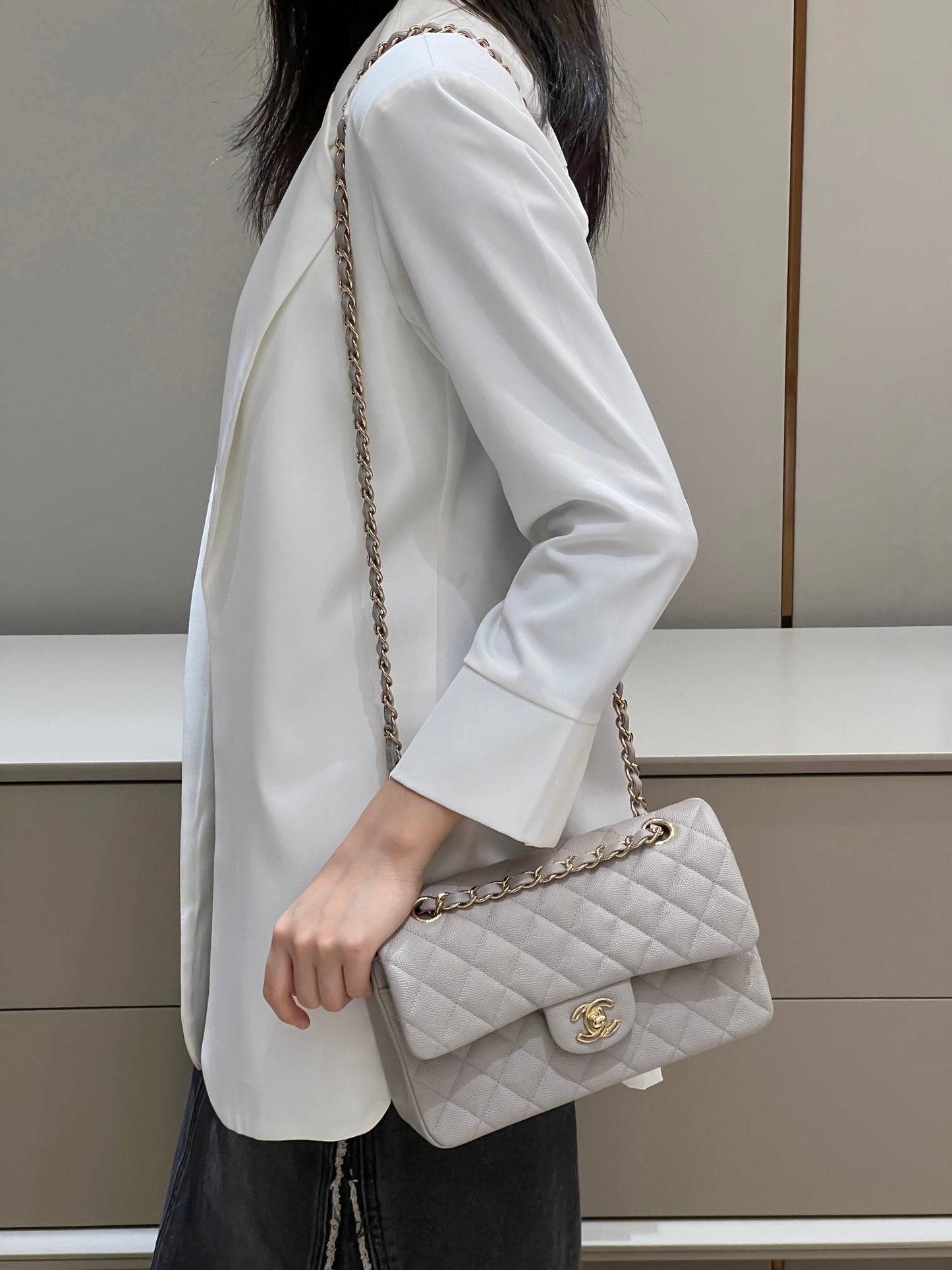 CH SMALL CLASSIC HANDBAG 23 Small Grained Calfskin Elephant Gray