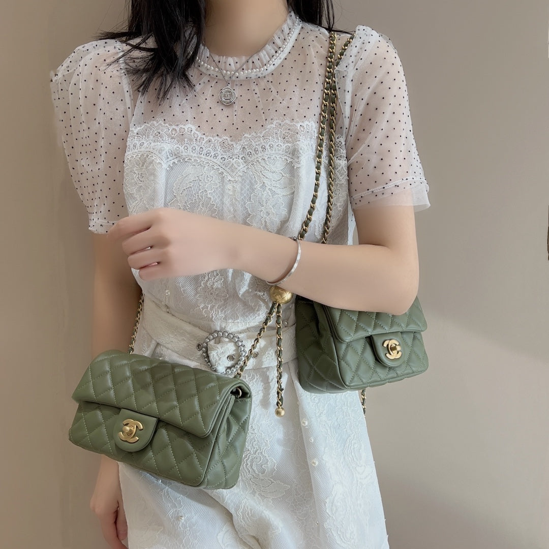 CH CF20 Golden Globe CLASSIC HANDBAG Lambskin Cuban Green