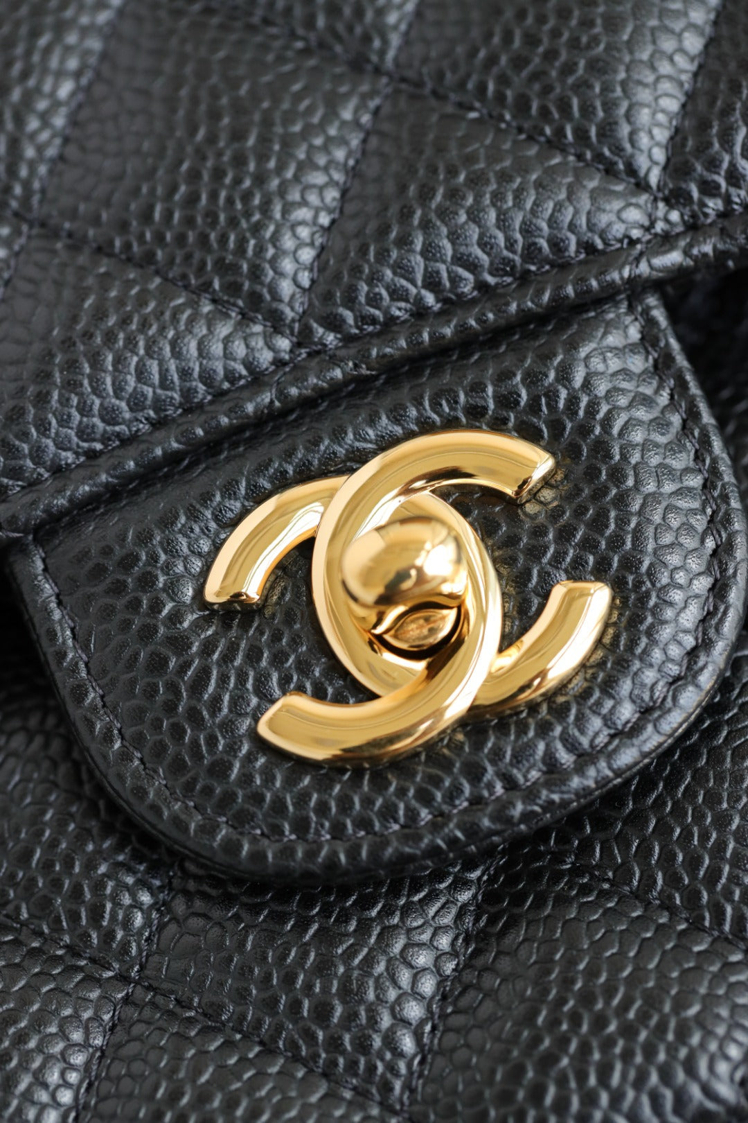 CH SMALL CLASSIC HANDBAG 23 Grained Calfskin Black