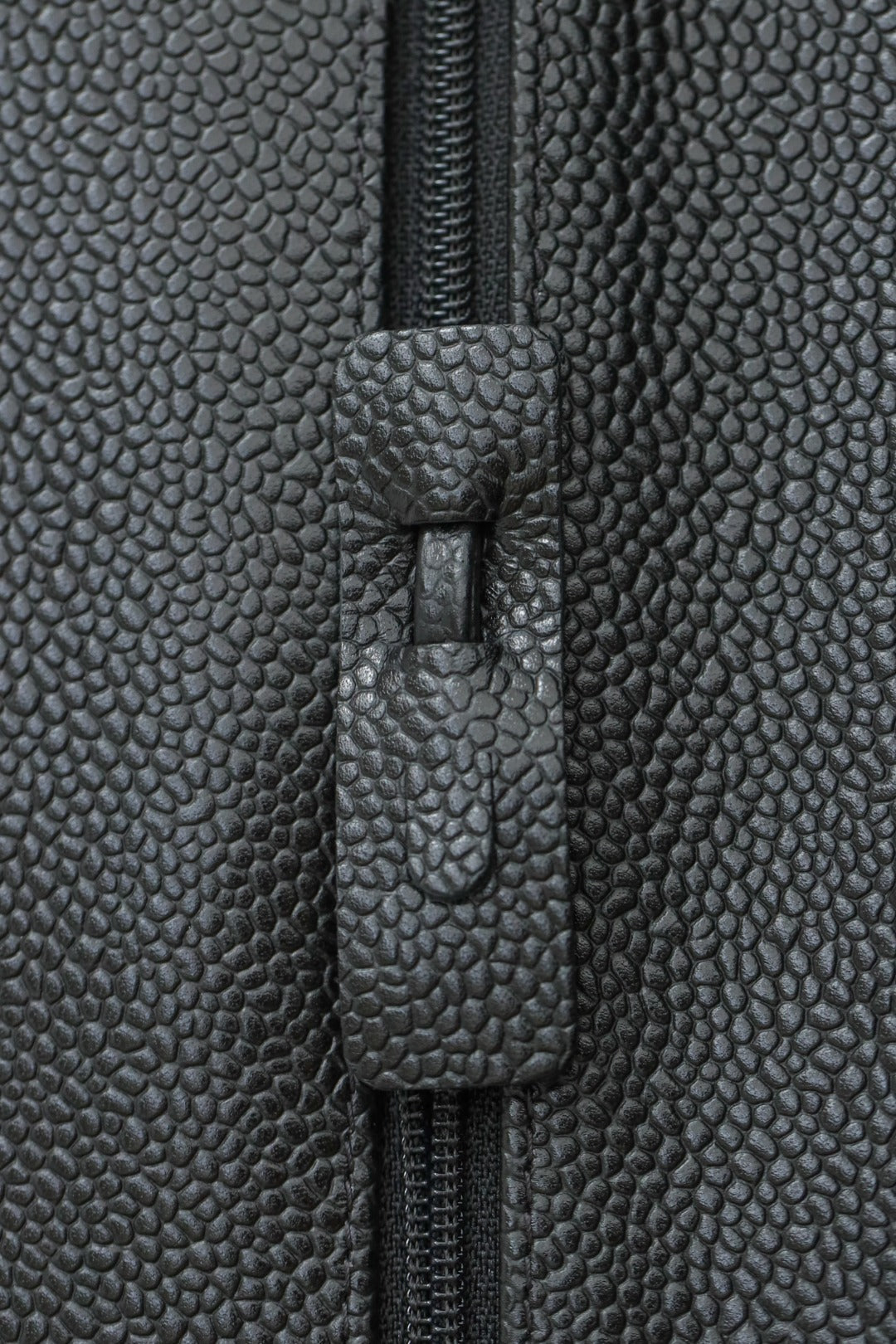 CH SMALL CLASSIC HANDBAG 23 Grained Calfskin Black
