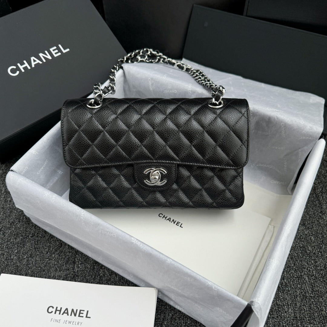 CH SMALL CLASSIC HANDBAG 23 Grained Calfskin Black