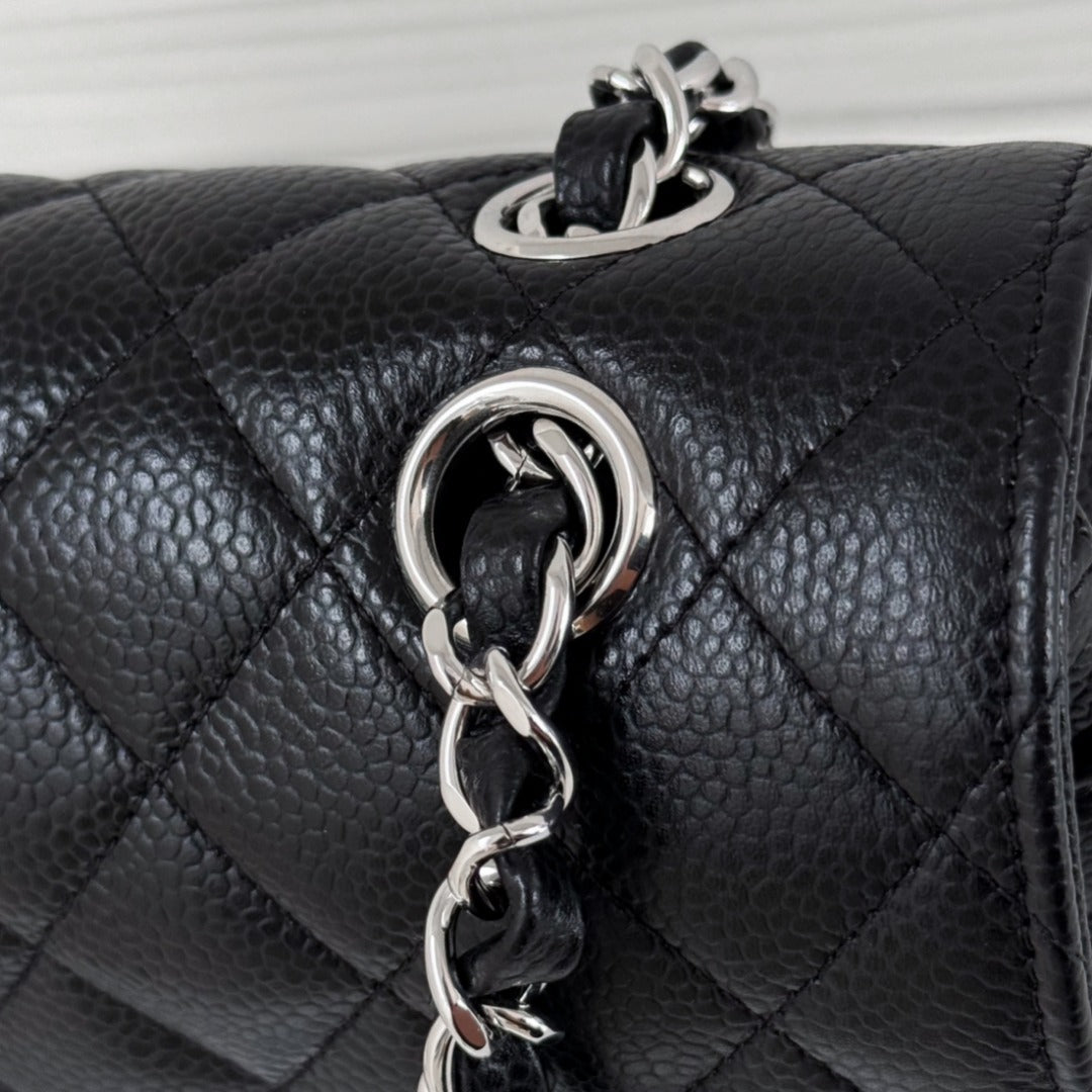 CH SMALL CLASSIC HANDBAG 23 Grained Calfskin Black