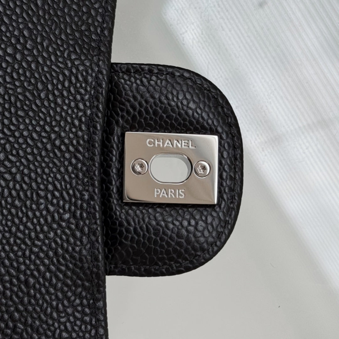 CH SMALL CLASSIC HANDBAG 23 Grained Calfskin Black