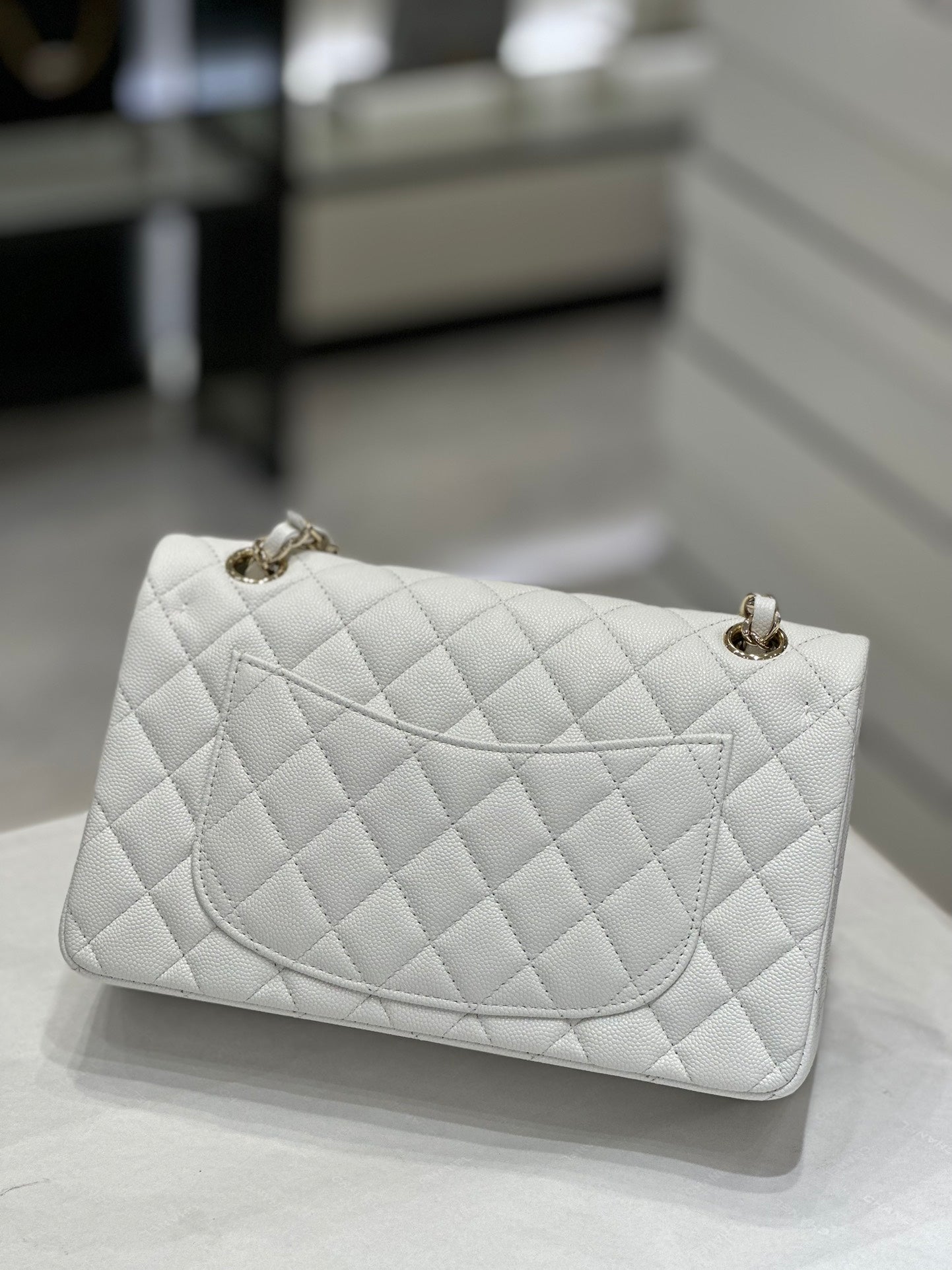 CH SMALL CLASSIC HANDBAG 23 Small Grained Calfskin White