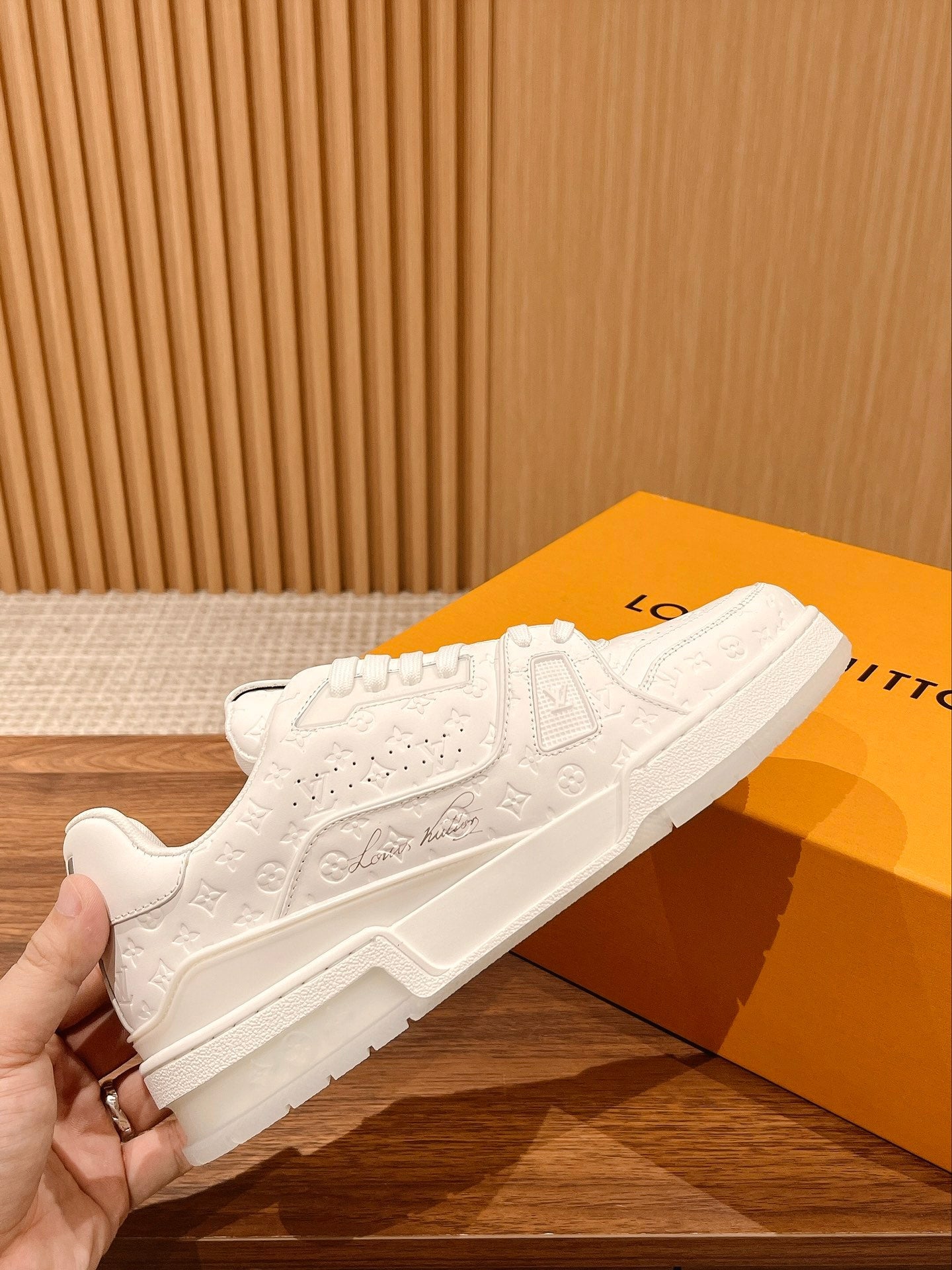 Couple's ๐๐ฟ๐ฎ๐ถ๐ป๐ฒ๐ฟ series latest sports shoes