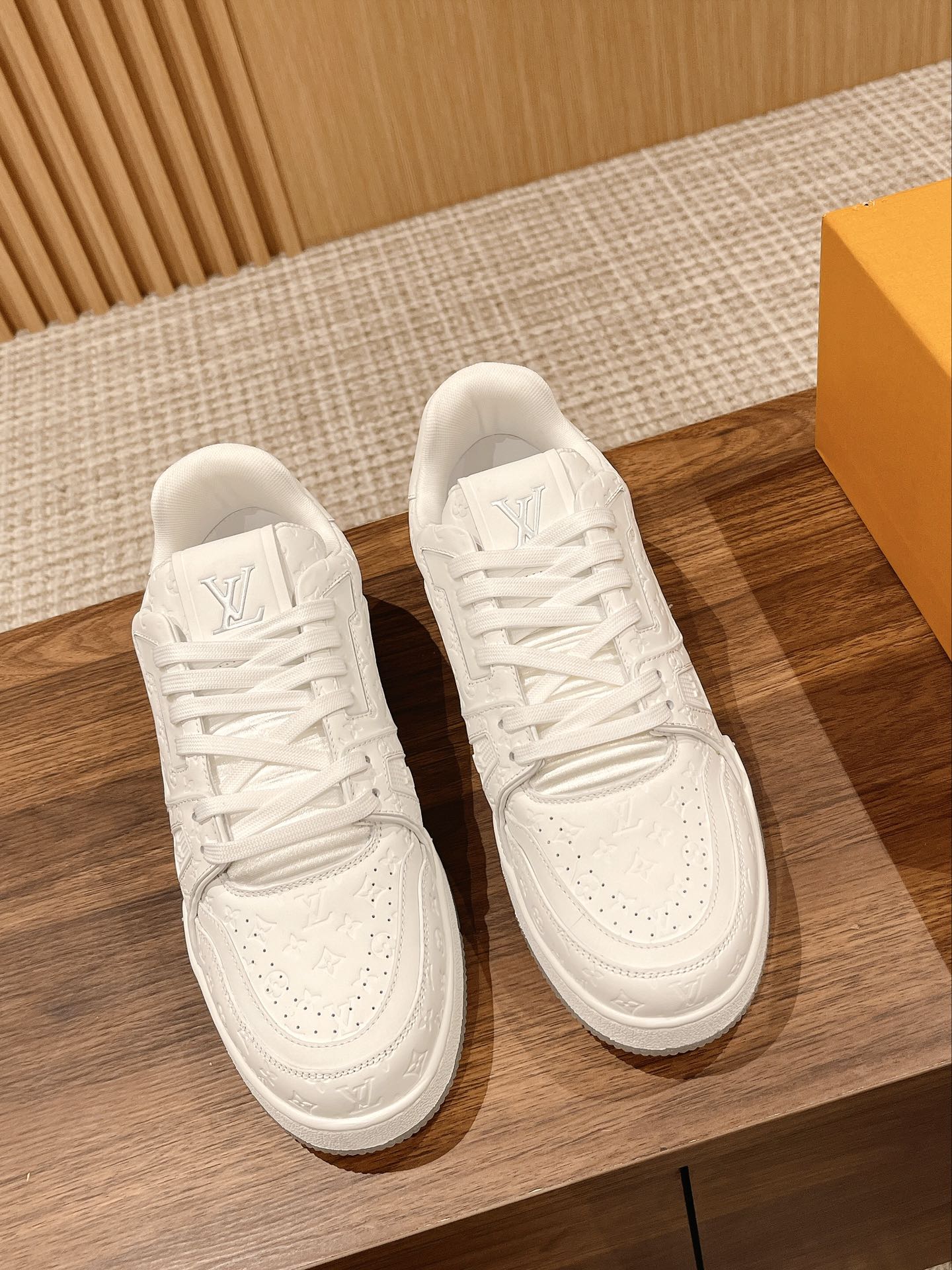Couple's ๐๐ฟ๐ฎ๐ถ๐ป๐ฒ๐ฟ series latest sports shoes
