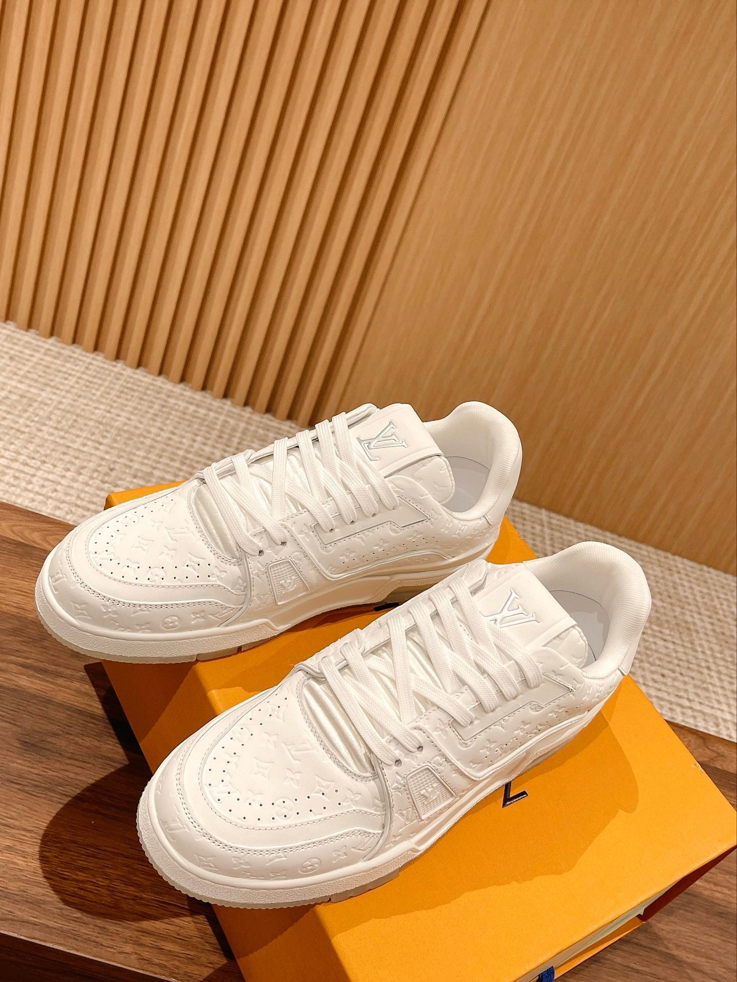 Couple's ๐๐ฟ๐ฎ๐ถ๐ป๐ฒ๐ฟ series latest sports shoes