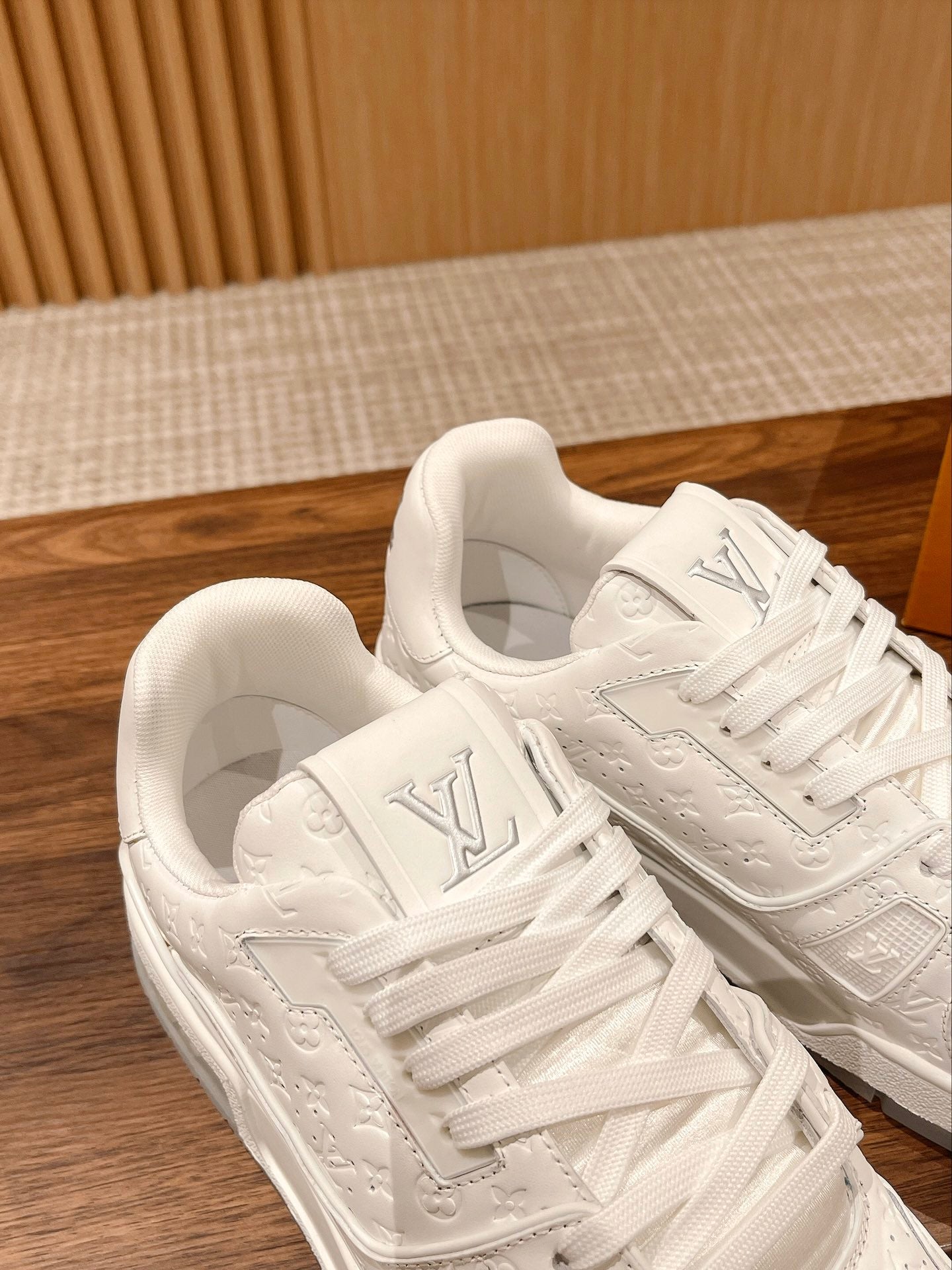 Couple's ๐๐ฟ๐ฎ๐ถ๐ป๐ฒ๐ฟ series latest sports shoes