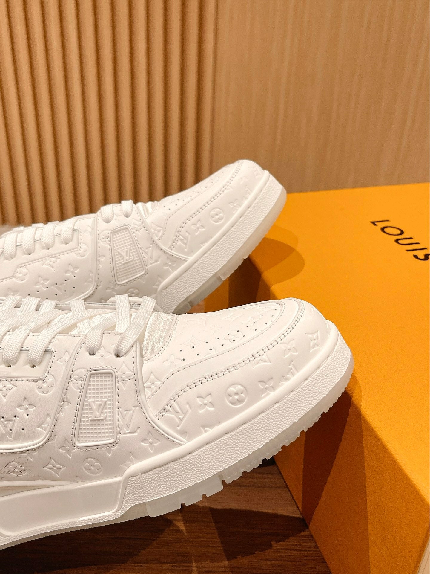 Couple's ๐๐ฟ๐ฎ๐ถ๐ป๐ฒ๐ฟ series latest sports shoes