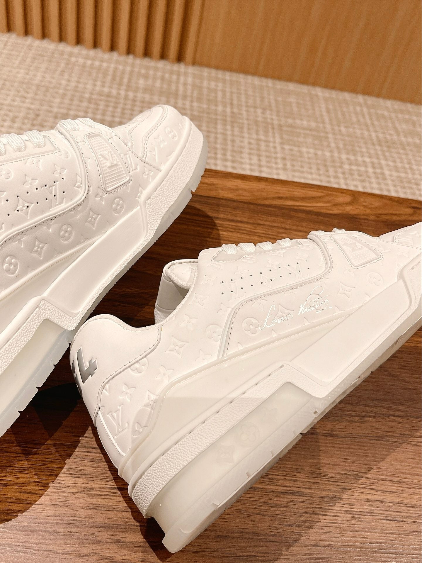 Couple's ๐๐ฟ๐ฎ๐ถ๐ป๐ฒ๐ฟ series latest sports shoes