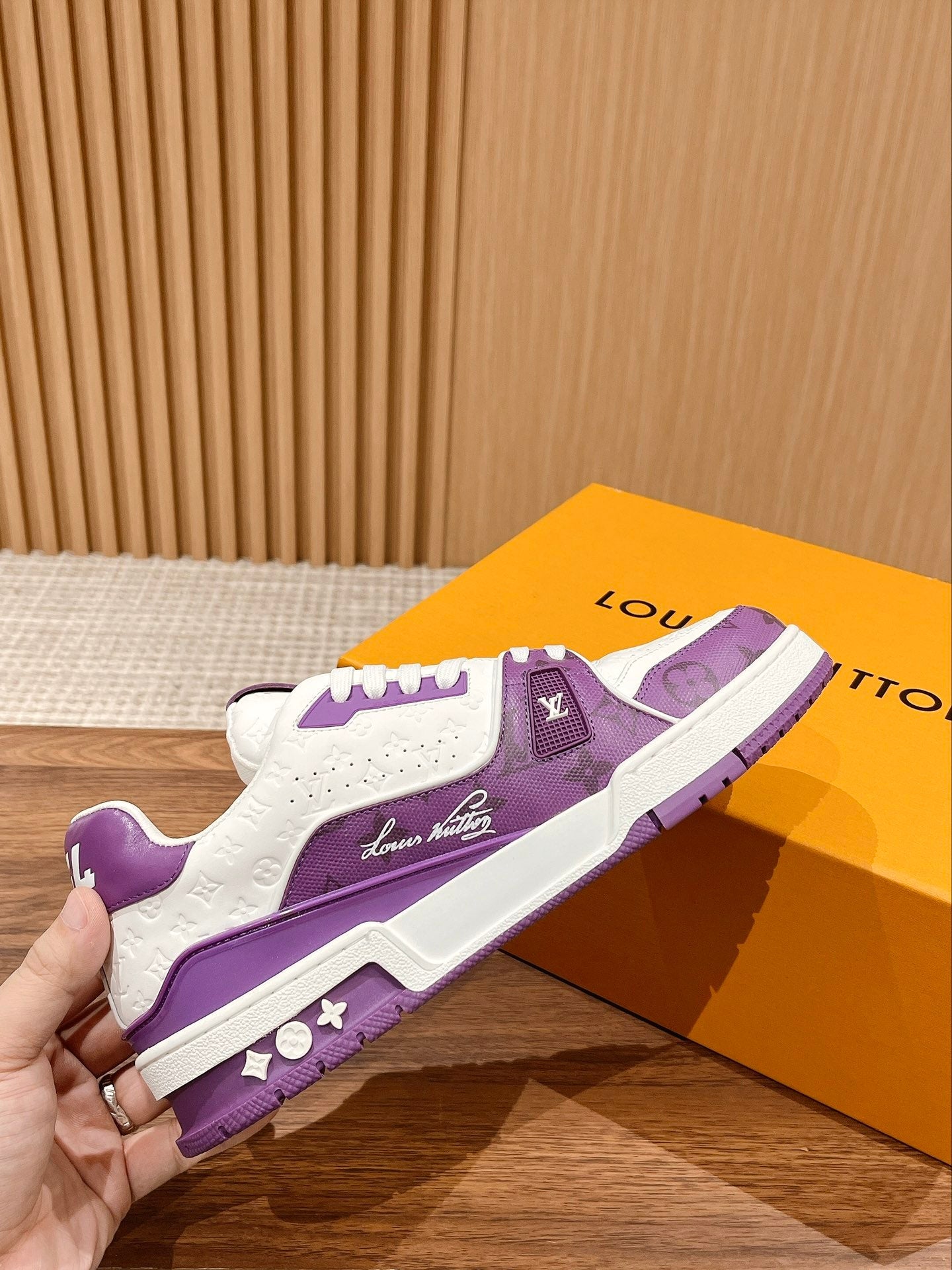 Couple's ๐๐ฟ๐ฎ๐ถ๐ป๐ฒ๐ฟ series latest sports shoes