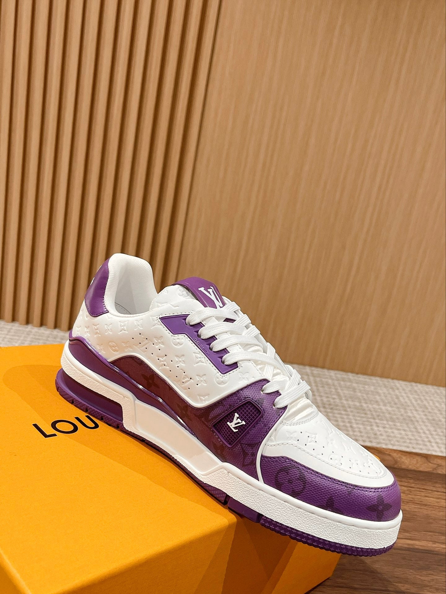 Couple's ๐๐ฟ๐ฎ๐ถ๐ป๐ฒ๐ฟ series latest sports shoes