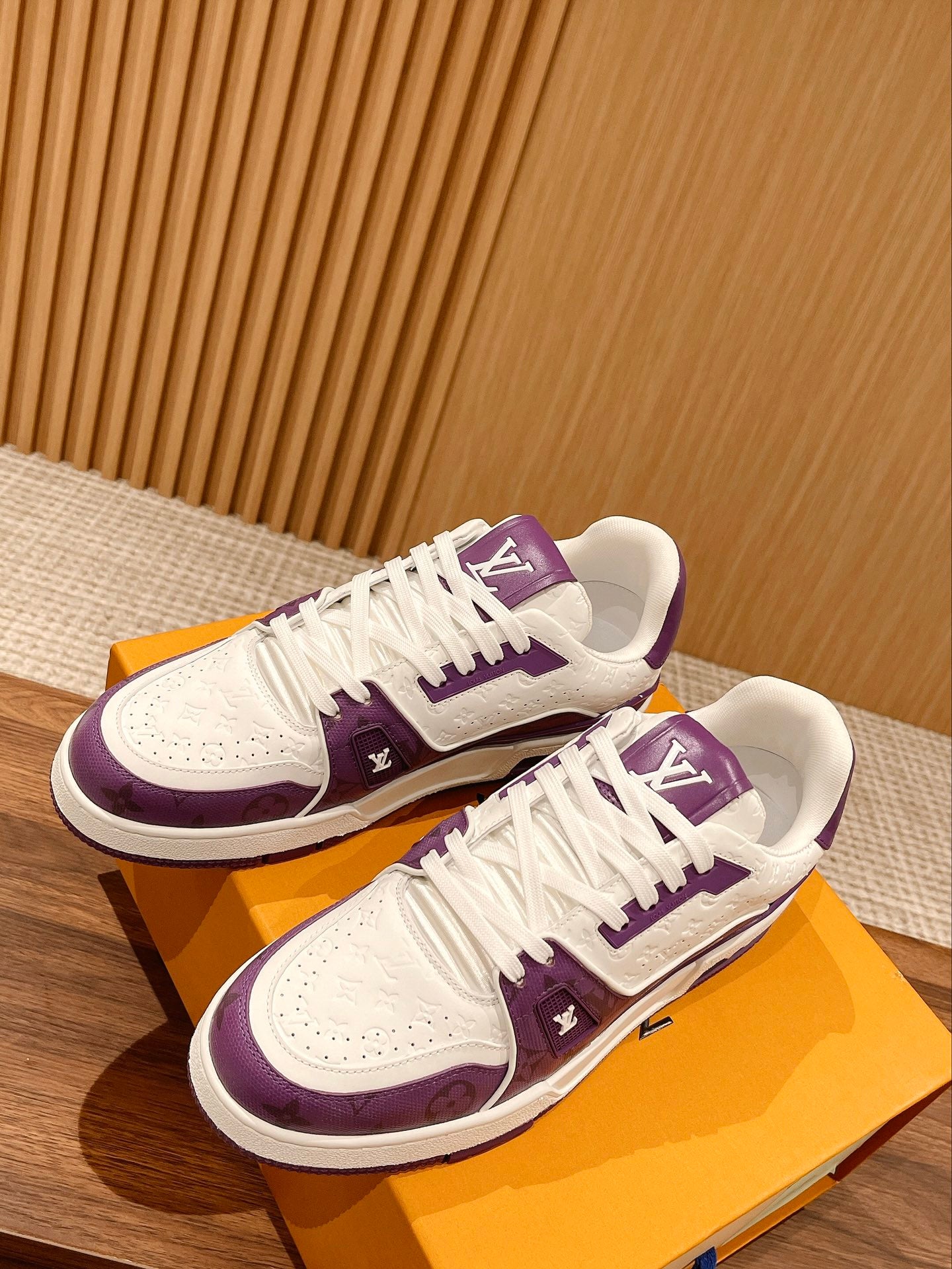 Couple's ๐๐ฟ๐ฎ๐ถ๐ป๐ฒ๐ฟ series latest sports shoes