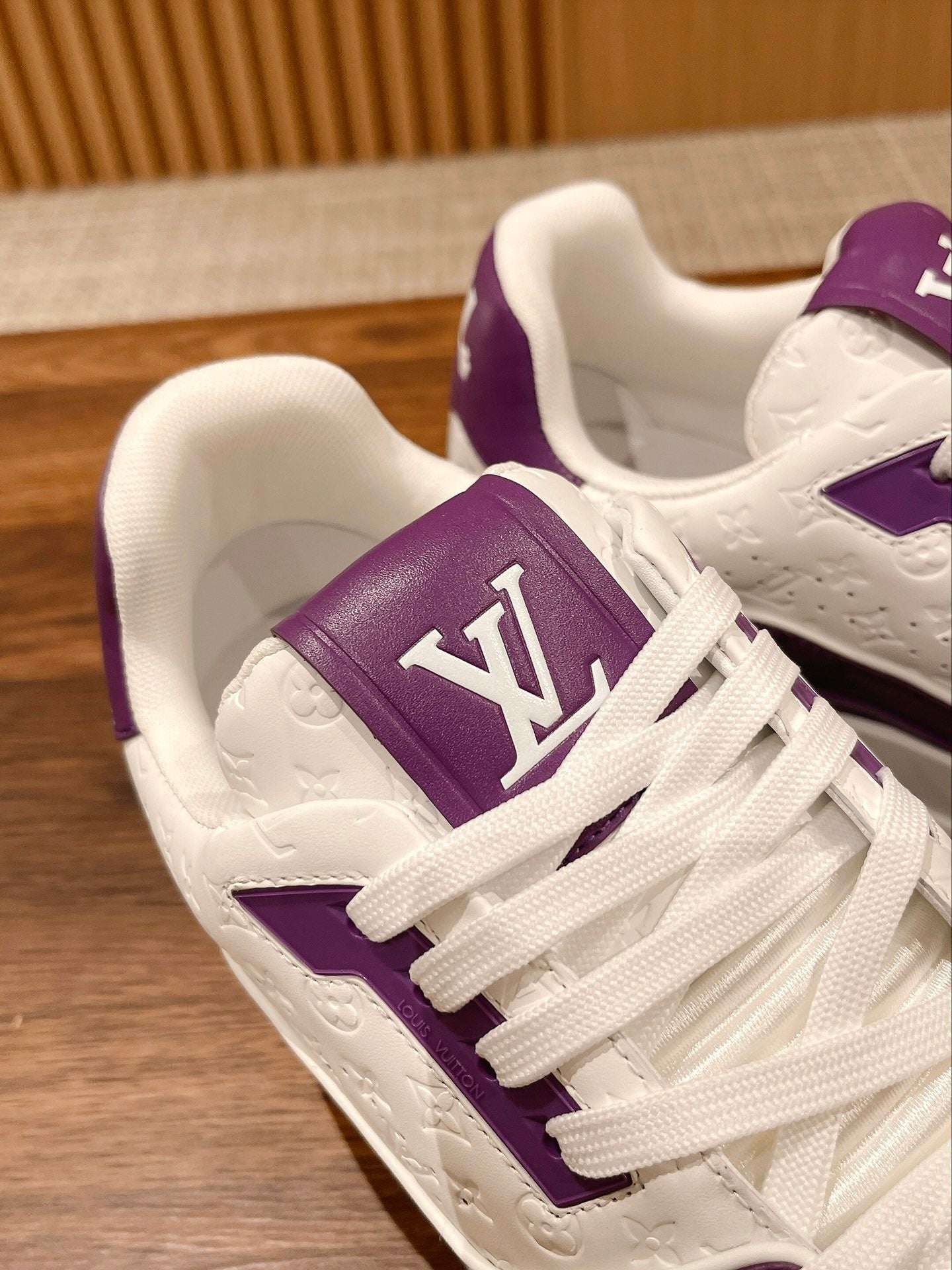 Couple's ๐๐ฟ๐ฎ๐ถ๐ป๐ฒ๐ฟ series latest sports shoes