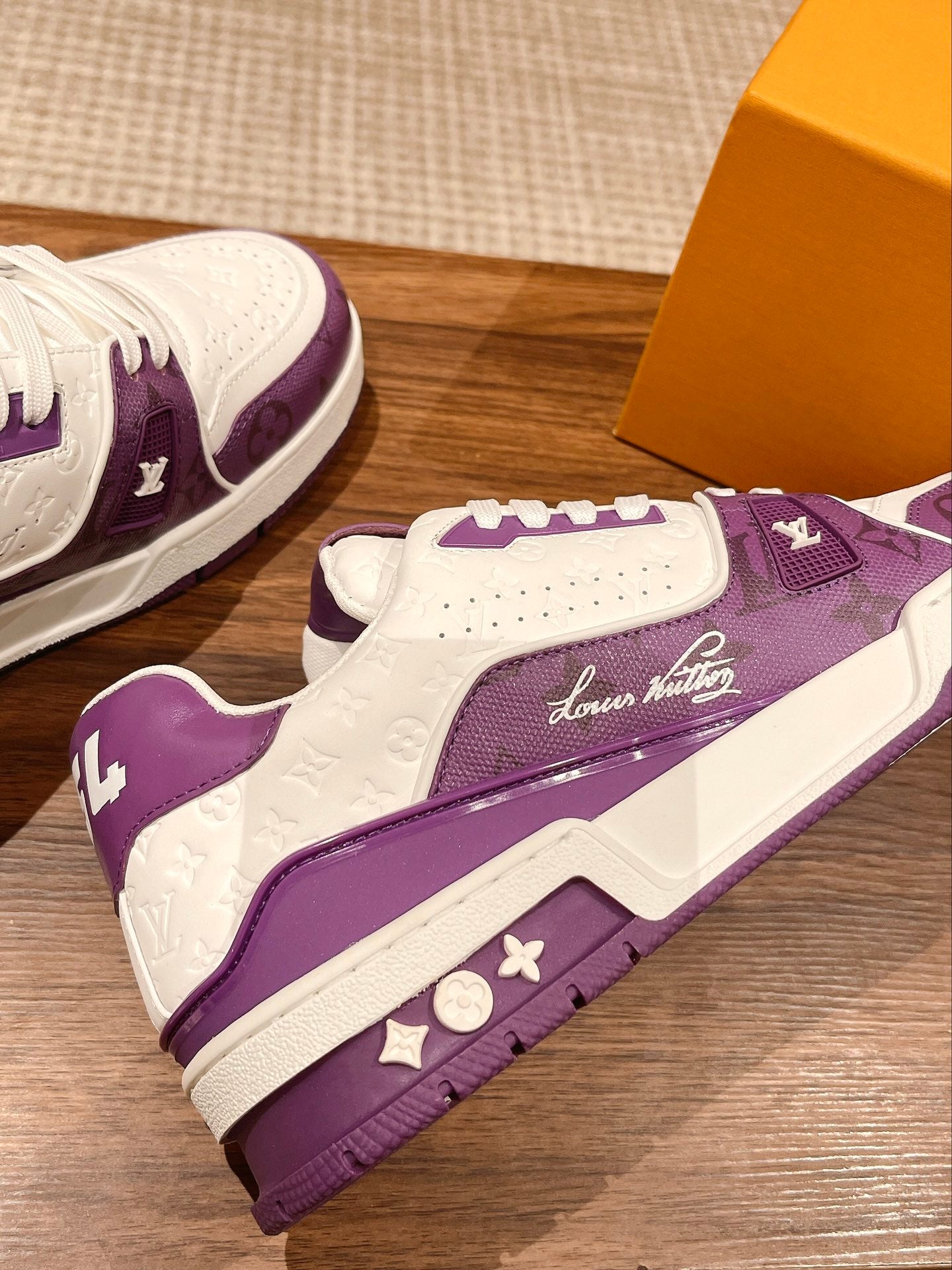 Couple's ๐๐ฟ๐ฎ๐ถ๐ป๐ฒ๐ฟ series latest sports shoes