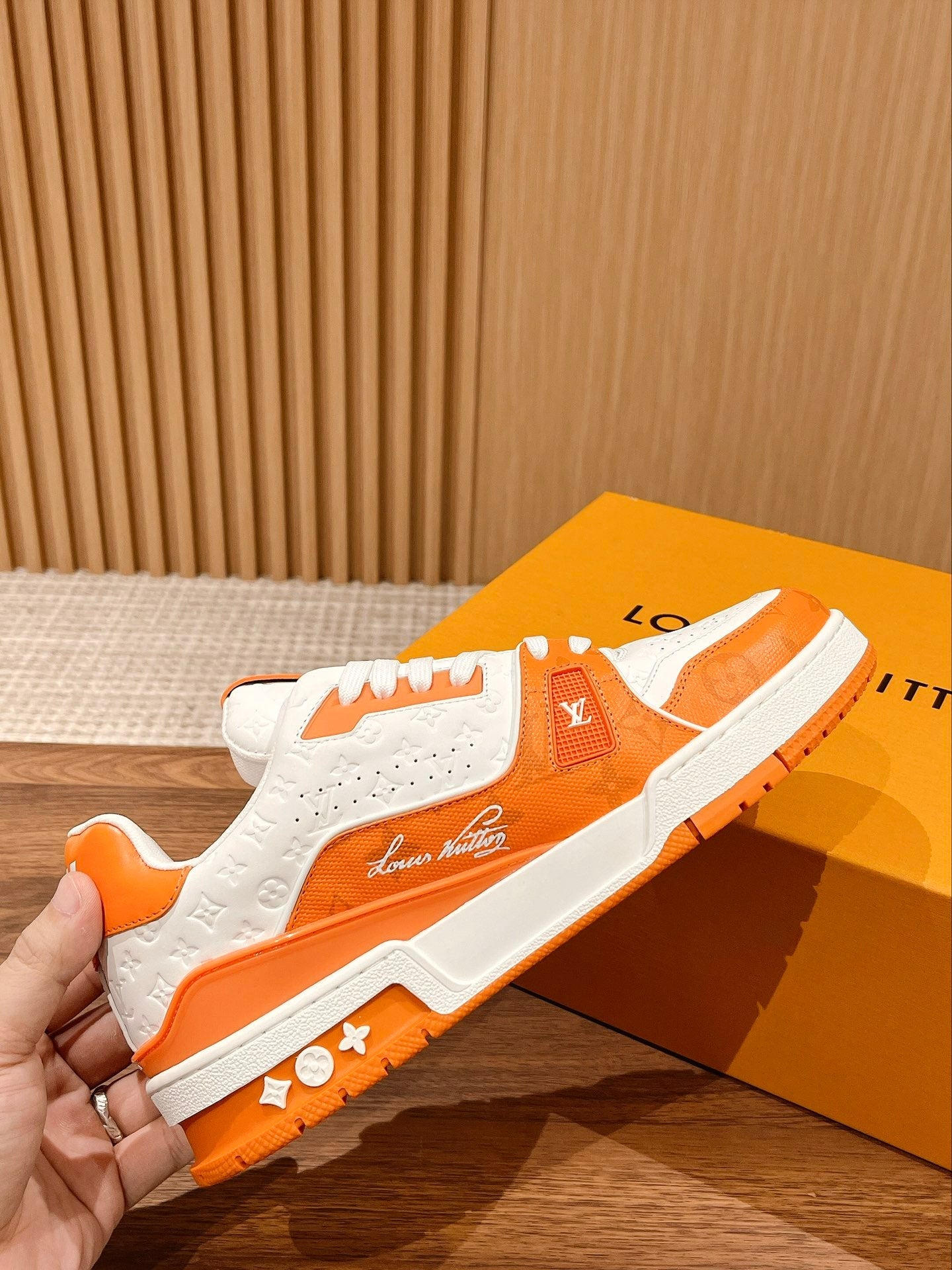 Couple's ๐๐ฟ๐ฎ๐ถ๐ป๐ฒ๐ฟ series latest sports shoes