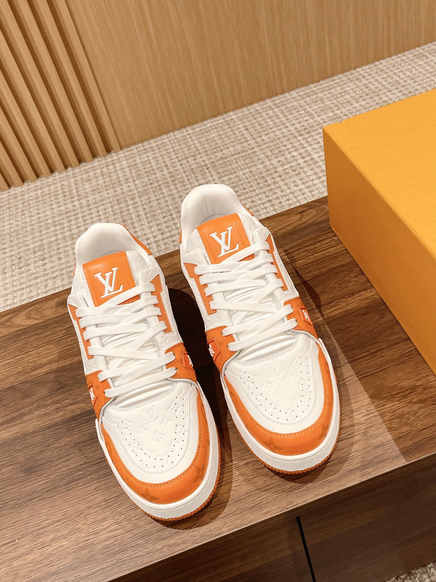 Couple's ๐๐ฟ๐ฎ๐ถ๐ป๐ฒ๐ฟ series latest sports shoes