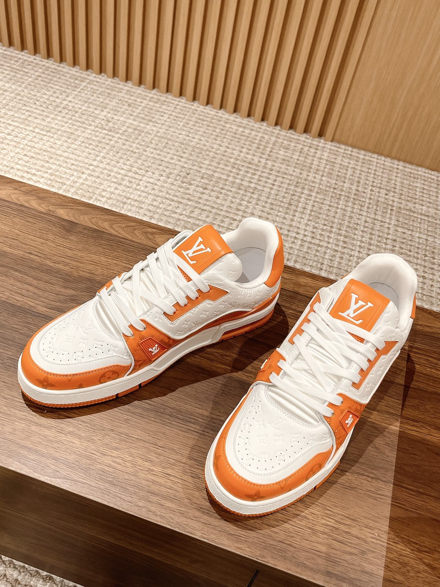 Couple's ๐๐ฟ๐ฎ๐ถ๐ป๐ฒ๐ฟ series latest sports shoes