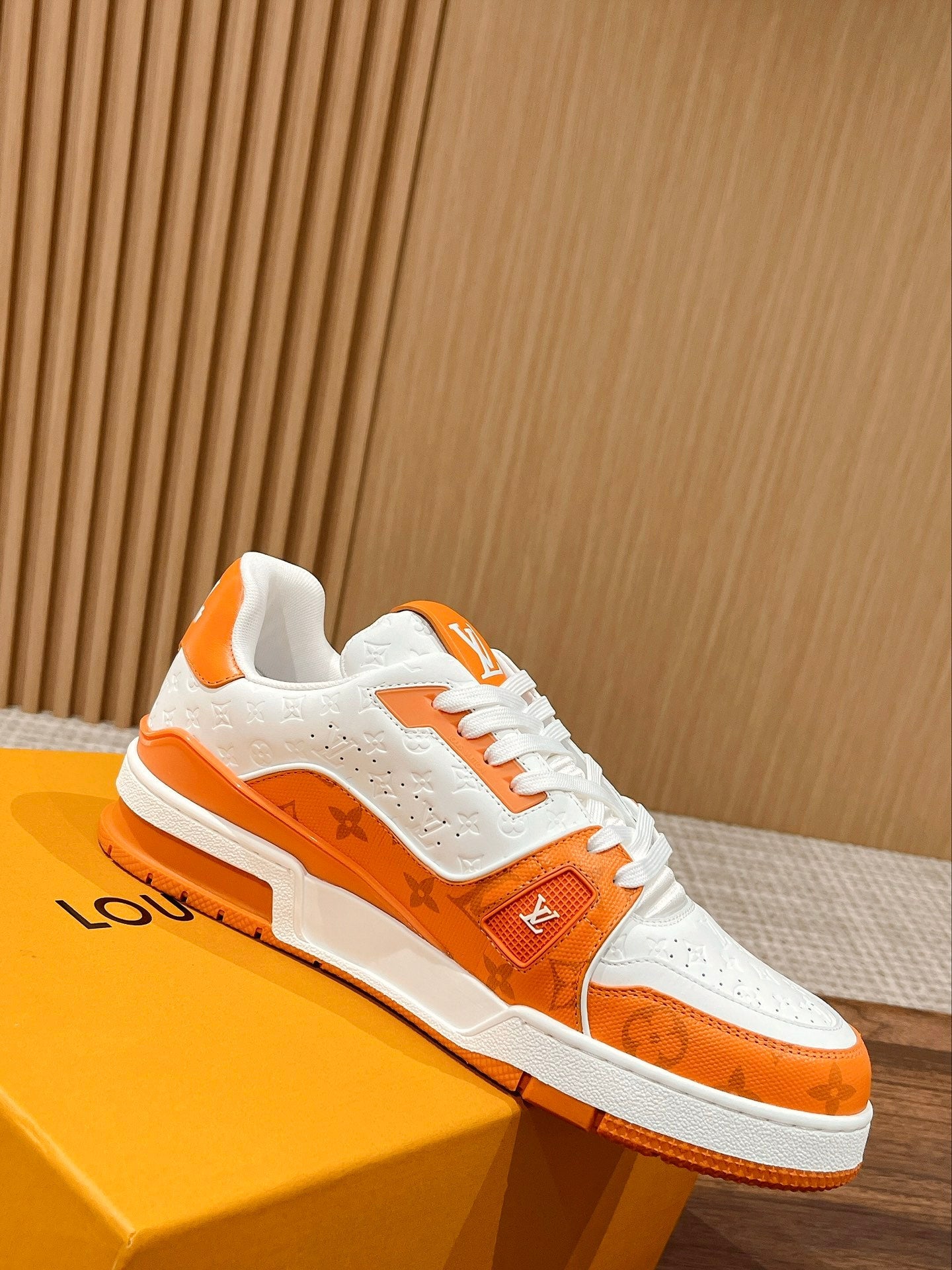 Couple's ๐๐ฟ๐ฎ๐ถ๐ป๐ฒ๐ฟ series latest sports shoes