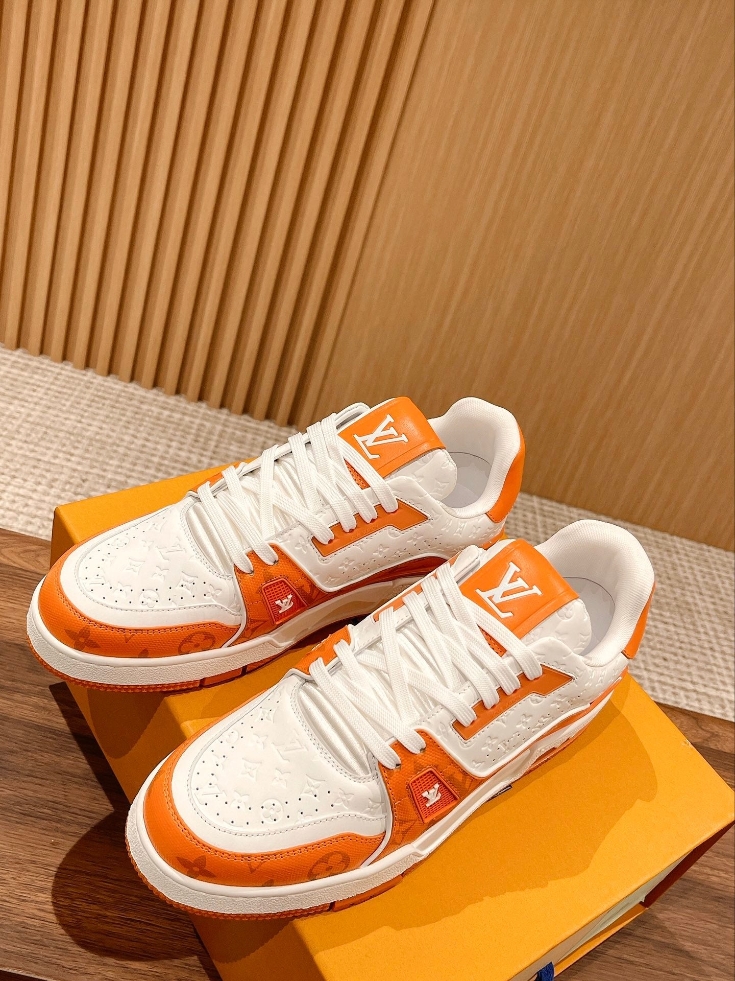 Couple's ๐๐ฟ๐ฎ๐ถ๐ป๐ฒ๐ฟ series latest sports shoes