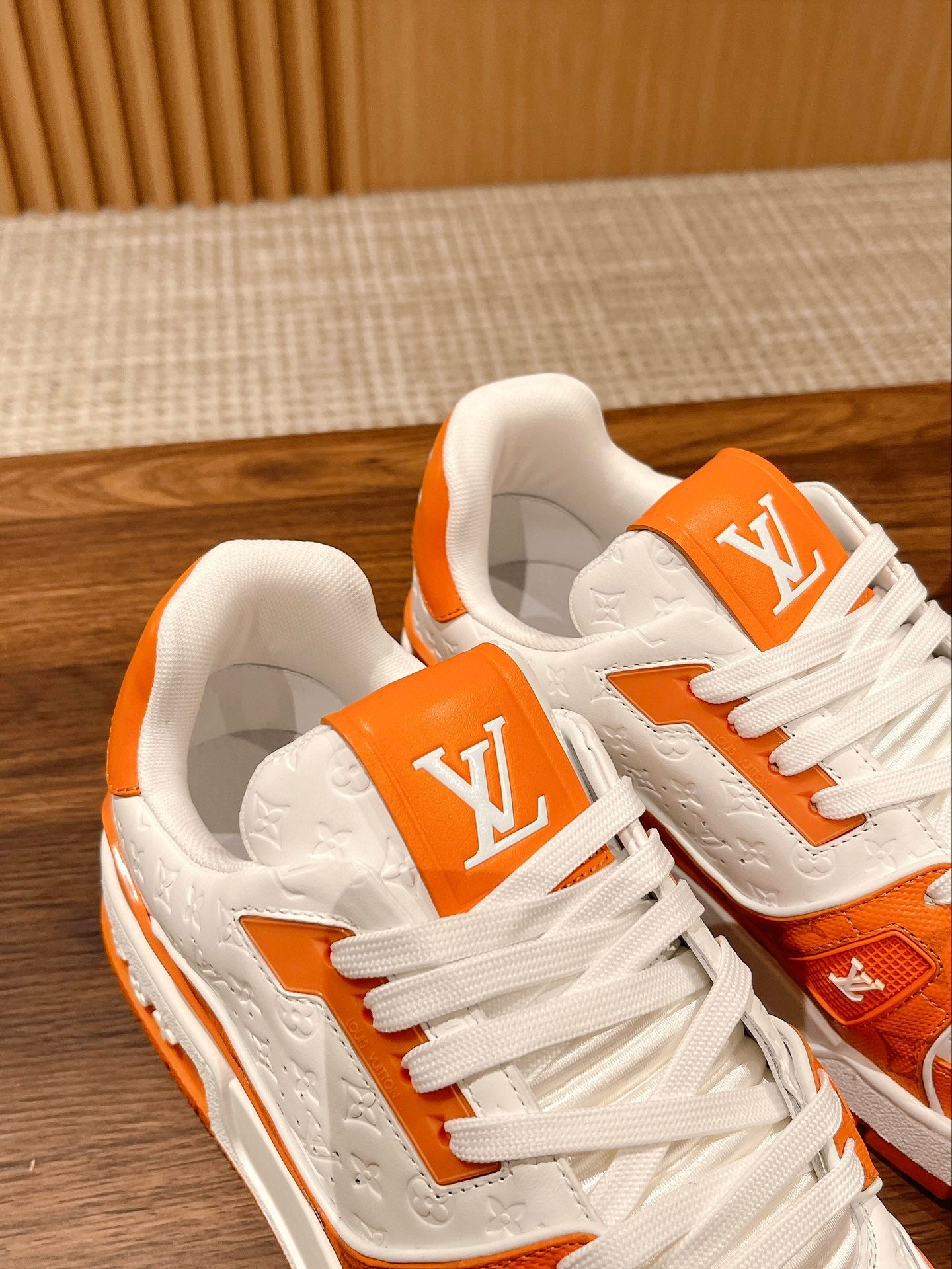 Couple's ๐๐ฟ๐ฎ๐ถ๐ป๐ฒ๐ฟ series latest sports shoes