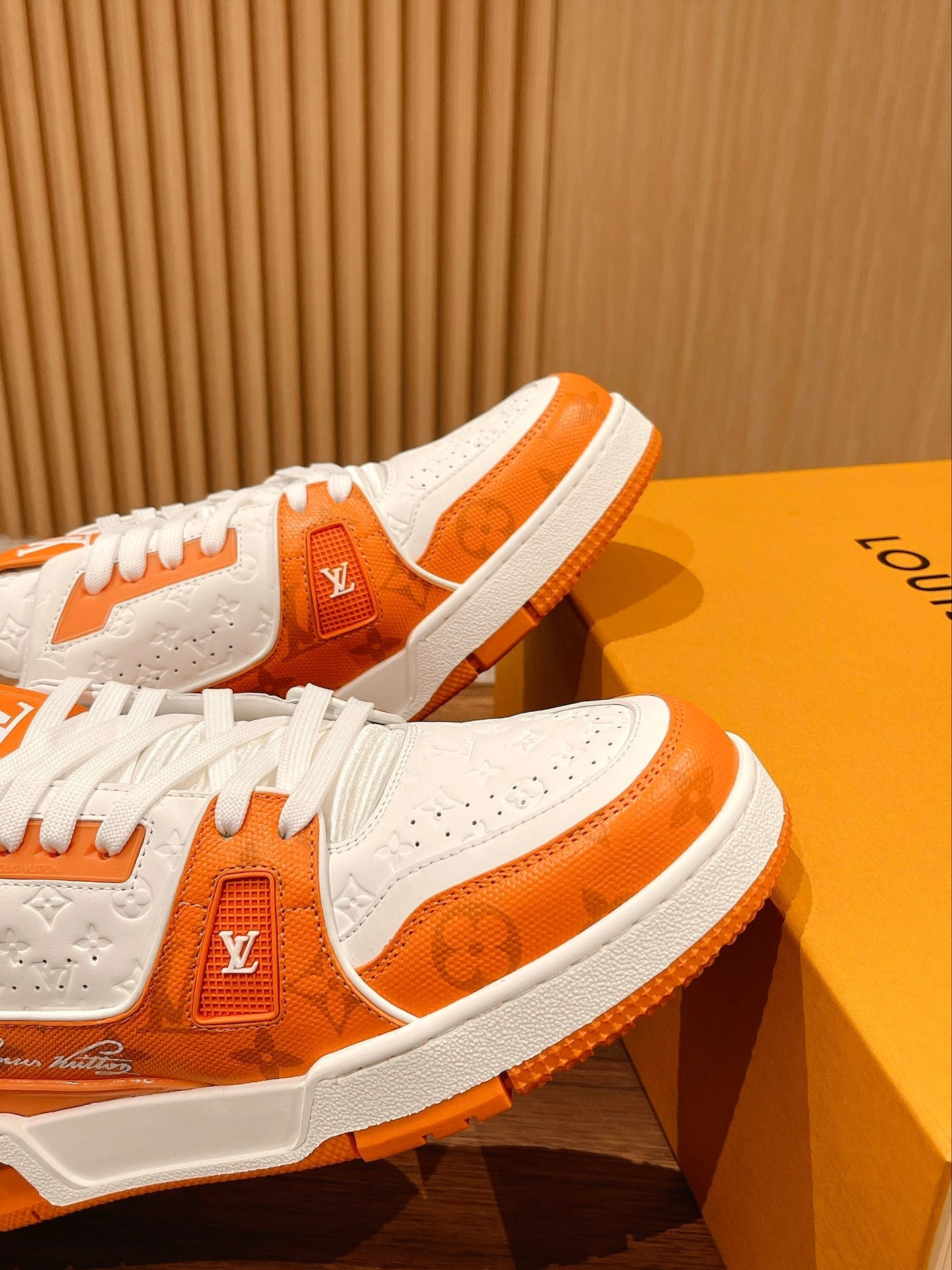 Couple's ๐๐ฟ๐ฎ๐ถ๐ป๐ฒ๐ฟ series latest sports shoes