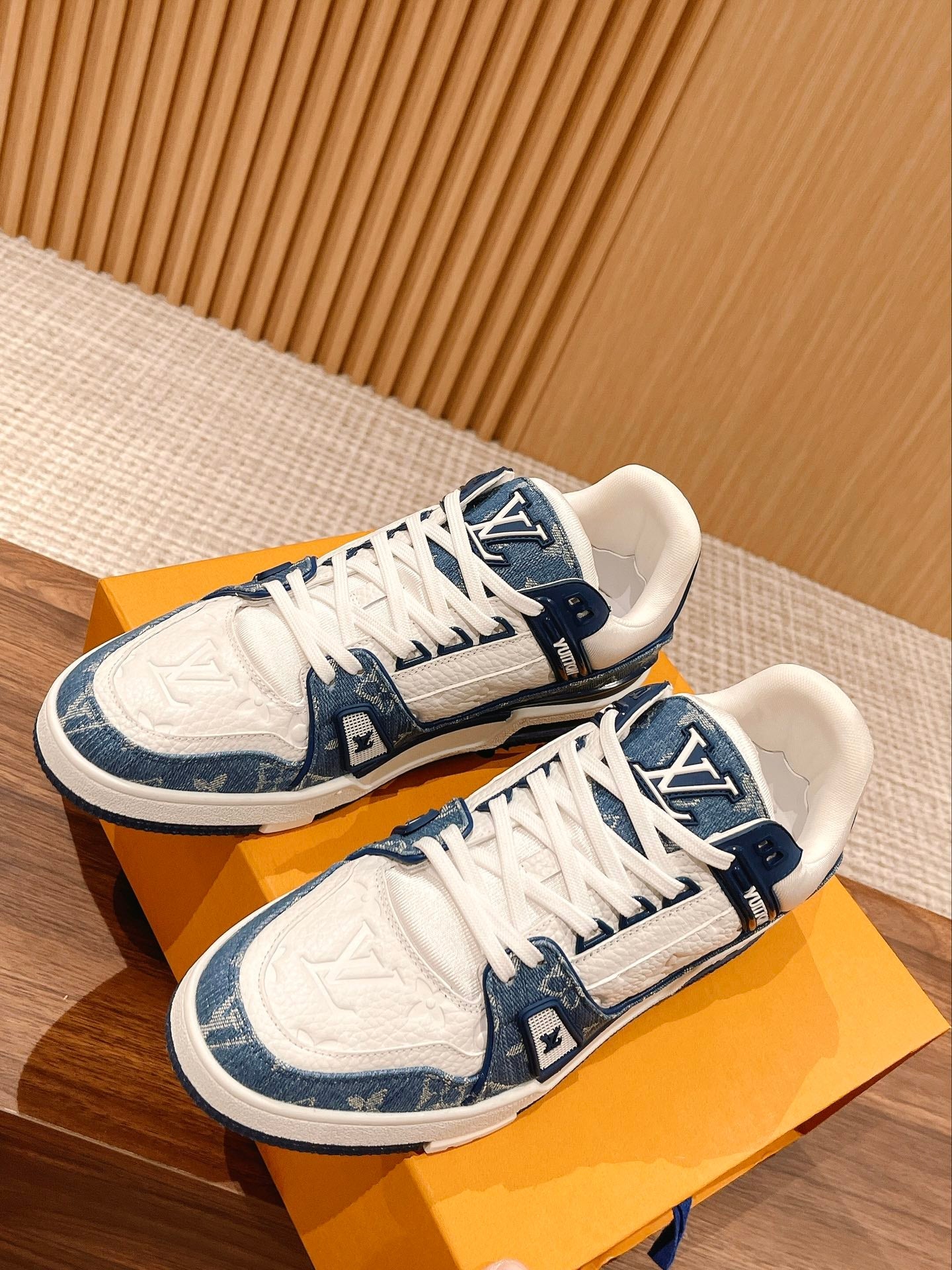 Couple's ๐๐ฟ๐ฎ๐ถ๐ป๐ฒ๐ฟ series latest sports shoes