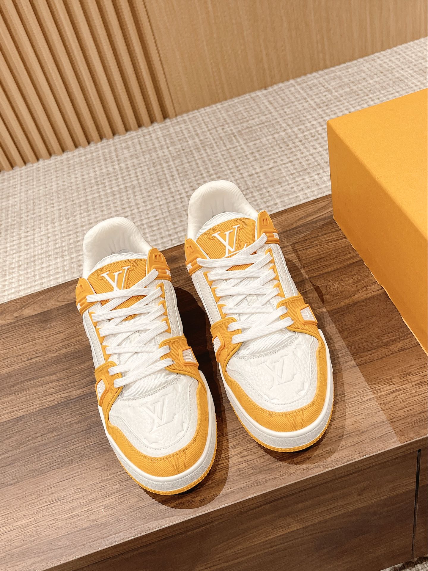 Couple's ๐๐ฟ๐ฎ๐ถ๐ป๐ฒ๐ฟ series latest sports shoes