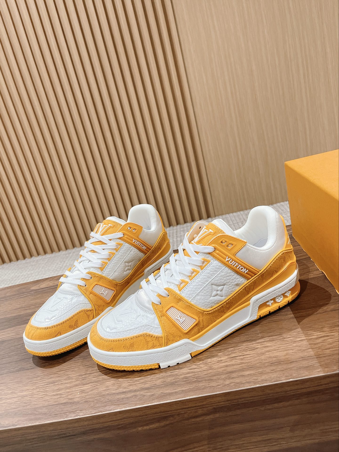 Couple's ๐๐ฟ๐ฎ๐ถ๐ป๐ฒ๐ฟ series latest sports shoes